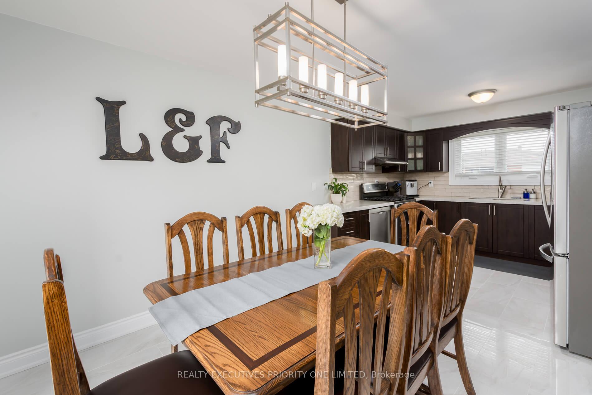 Photo 10 of 206 Andrew Park, Vaughan, West Woodbridge — HOMEH