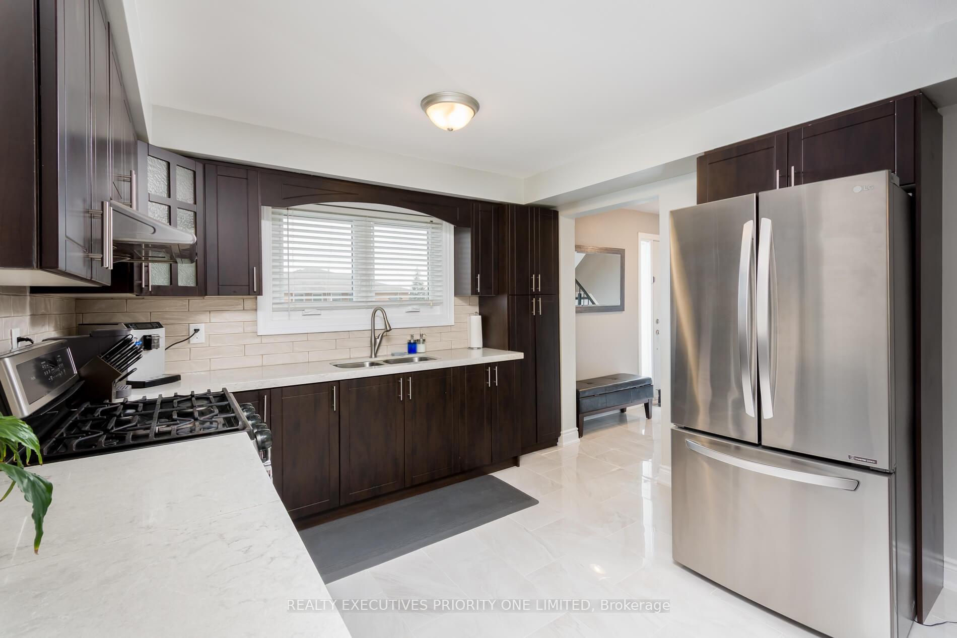 Photo 12 of 206 Andrew Park, Vaughan, West Woodbridge — HOMEH