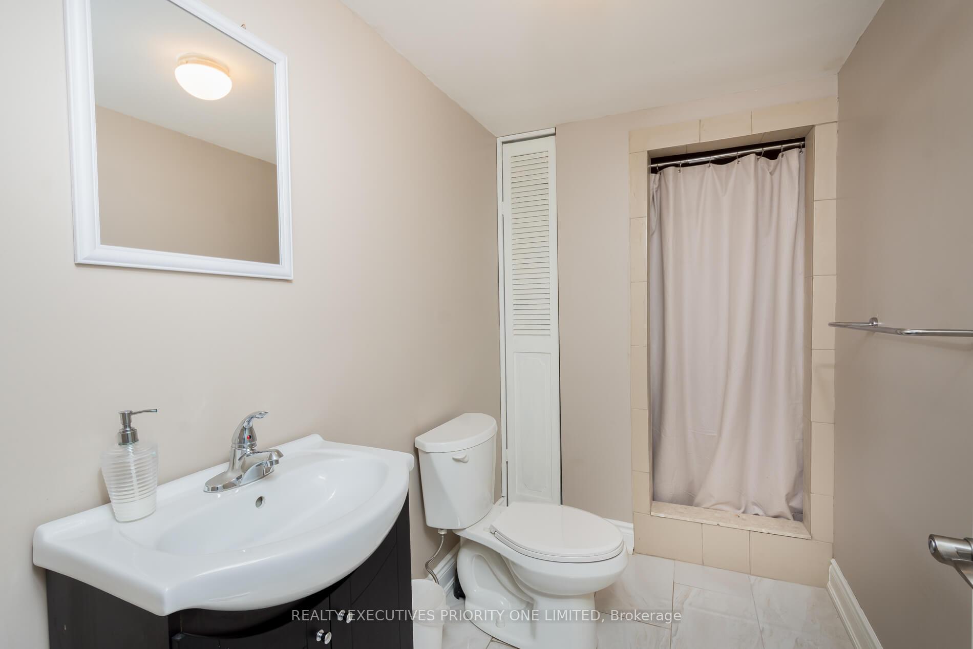 Photo 26 of 206 Andrew Park, Vaughan, West Woodbridge — HOMEH