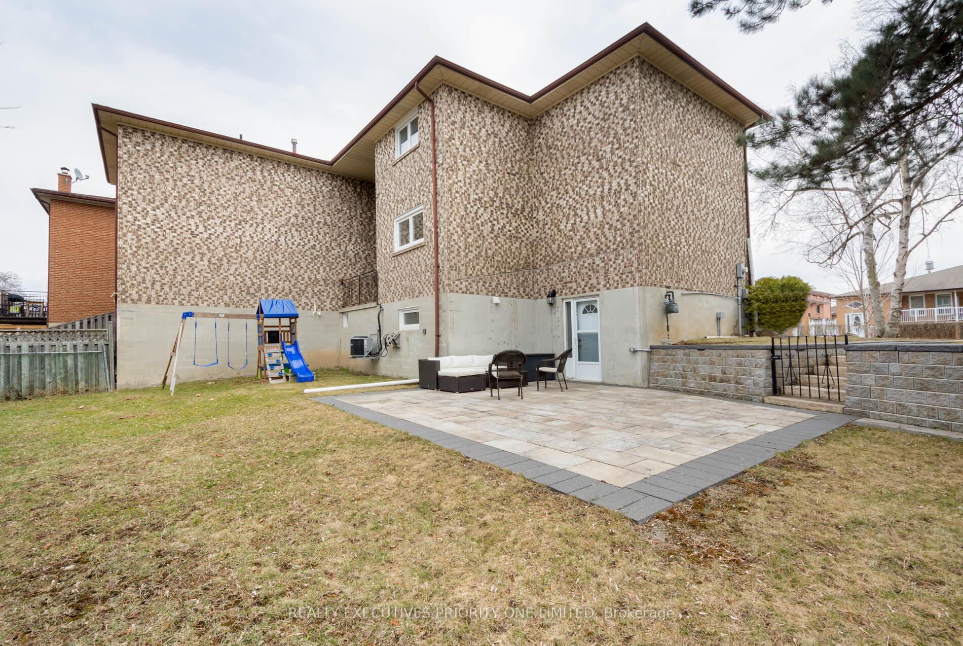 Photo 30 of 206 Andrew Park, Vaughan, West Woodbridge — HOMEH