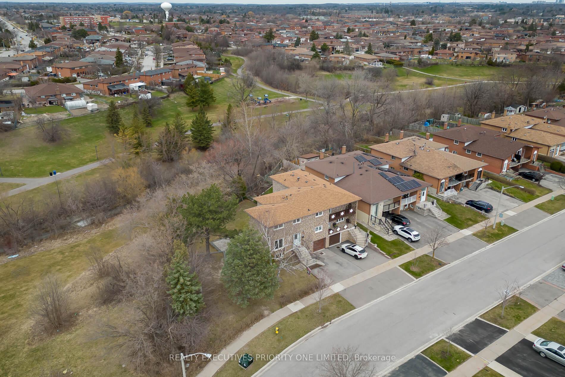 Photo 36 of 206 Andrew Park, Vaughan, West Woodbridge — HOMEH