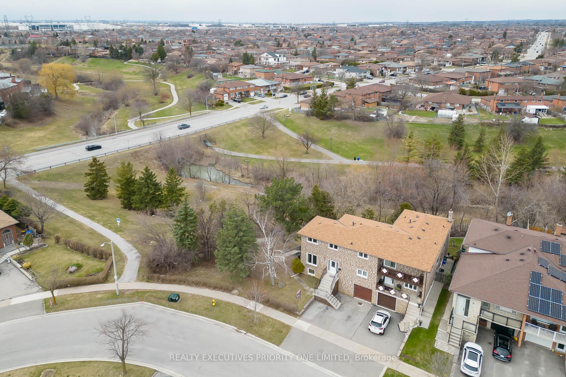Photo 37 of 206 Andrew Park, Vaughan, West Woodbridge — HOMEH