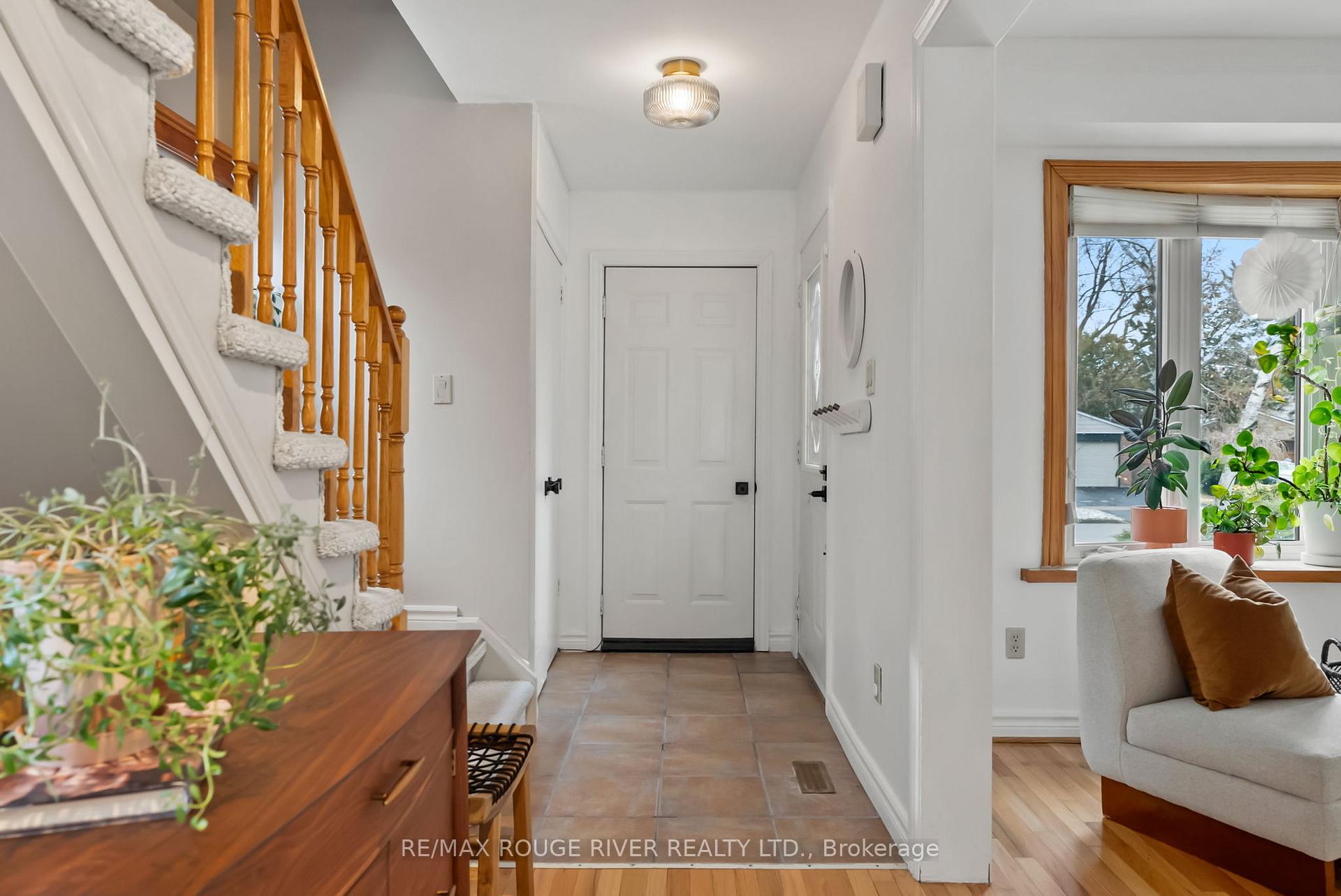 Photo 4 of 554 Reynolds Street, Whitby, Downtown Whitby — HOMEH