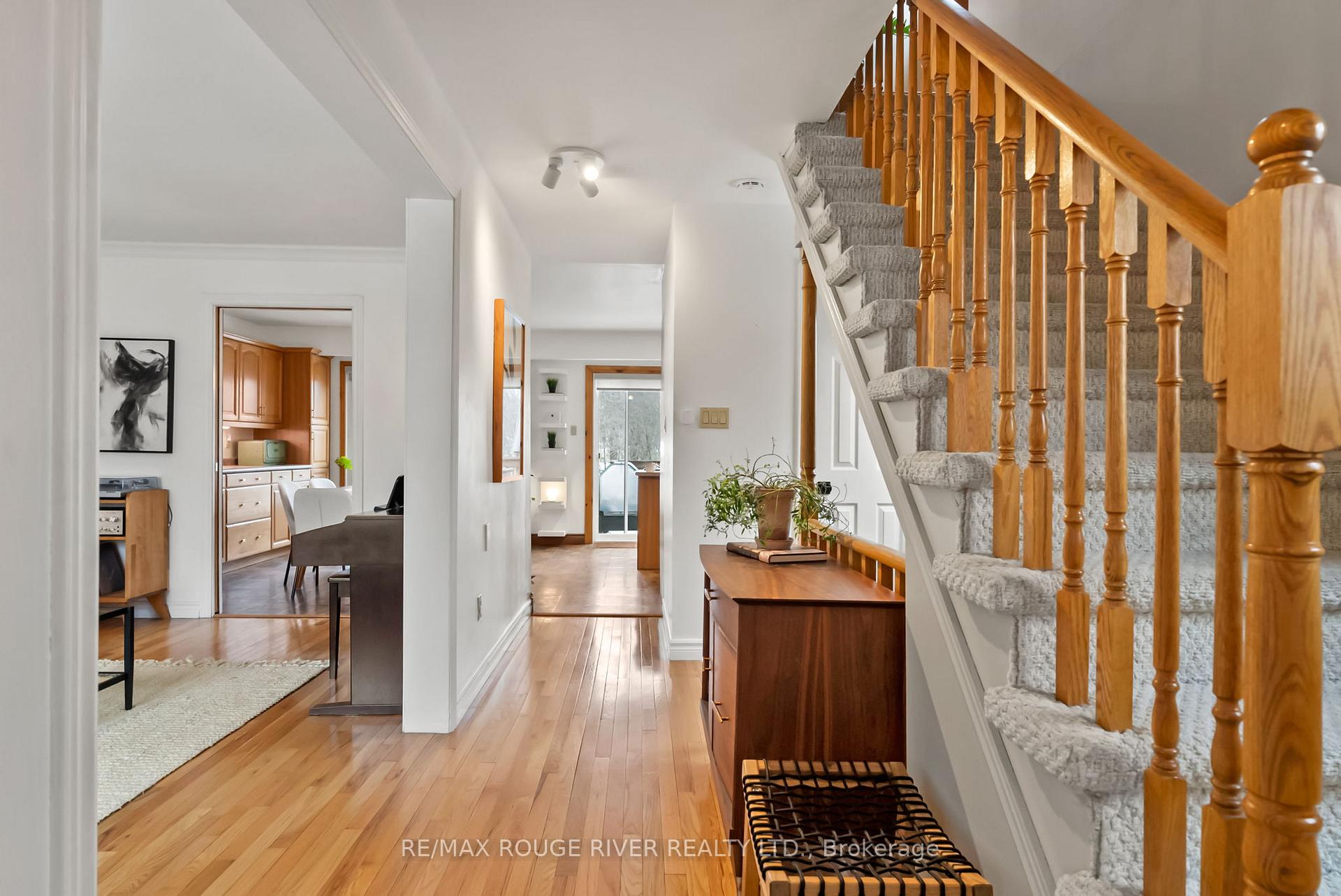 Photo 6 of 554 Reynolds Street, Whitby, Downtown Whitby — HOMEH