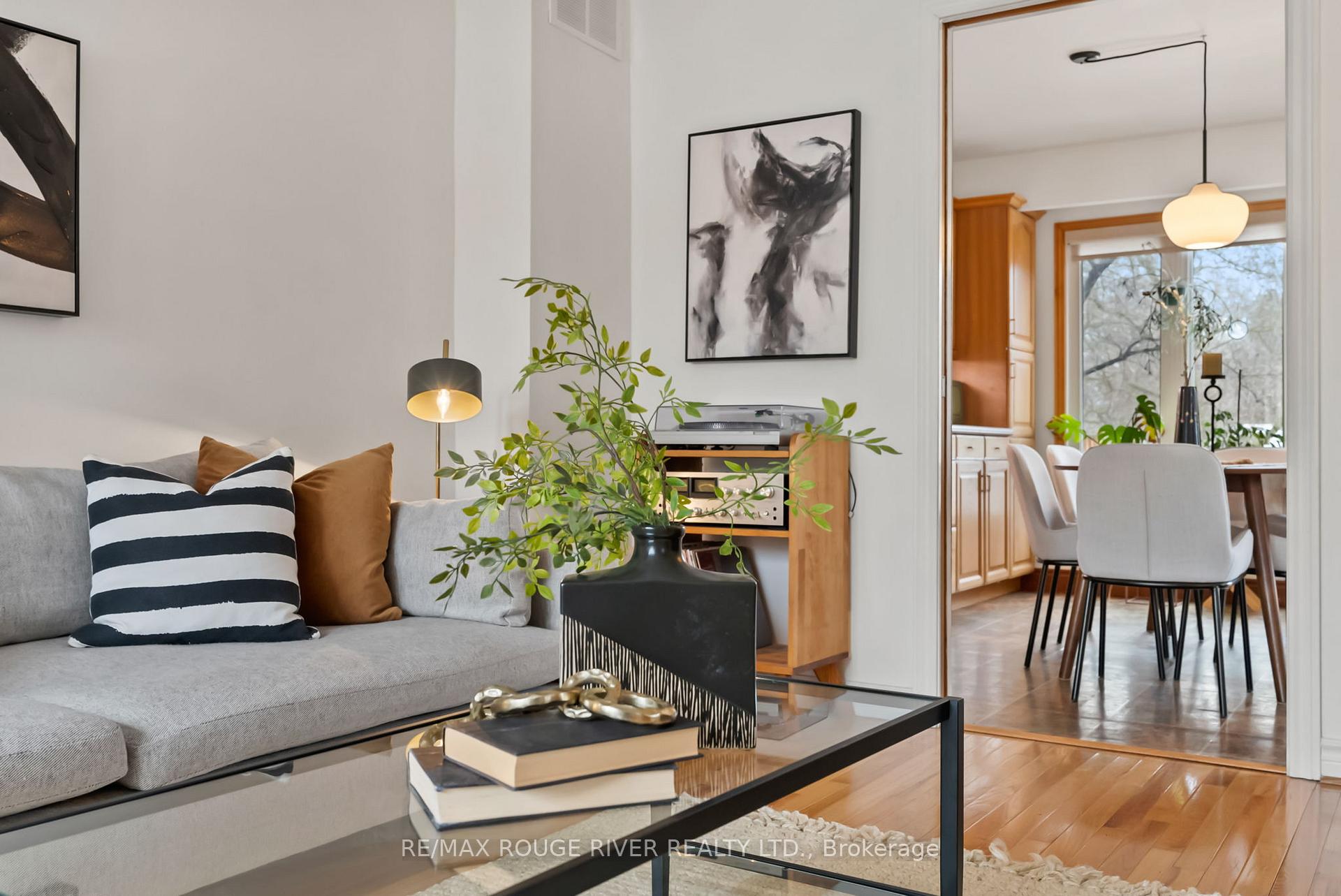 Photo 8 of 554 Reynolds Street, Whitby, Downtown Whitby — HOMEH