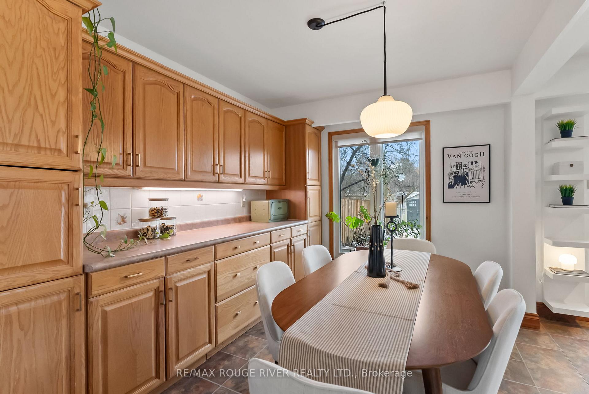 Photo 11 of 554 Reynolds Street, Whitby, Downtown Whitby — HOMEH