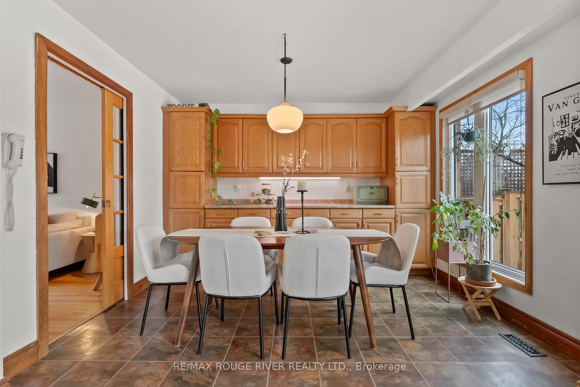 Photo 12 of 554 Reynolds Street, Whitby, Downtown Whitby — HOMEH