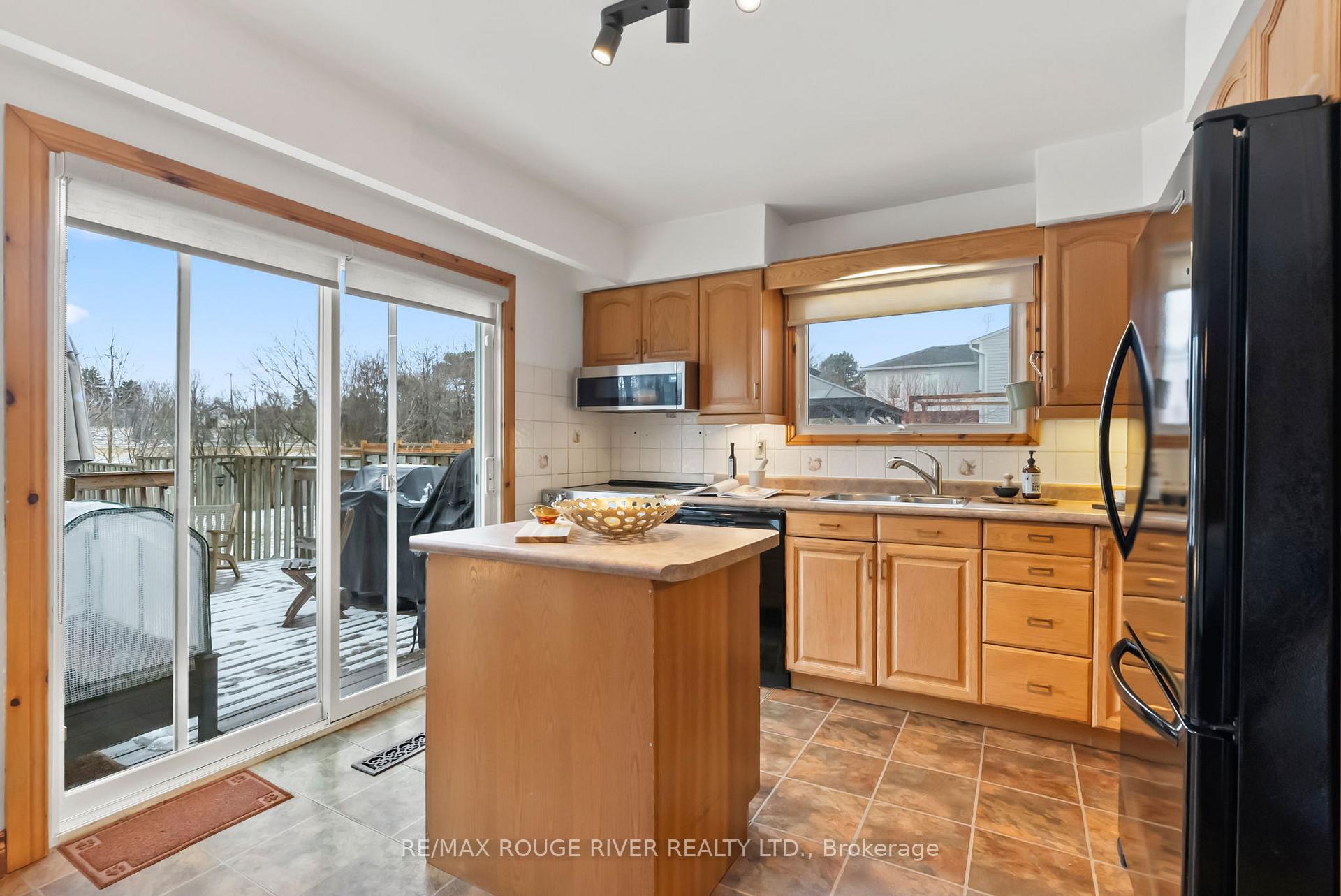 Photo 13 of 554 Reynolds Street, Whitby, Downtown Whitby — HOMEH