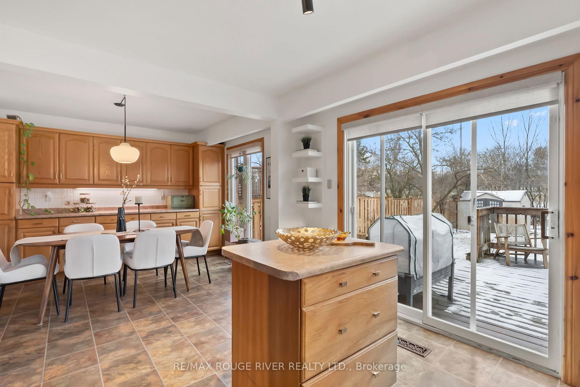 Photo 15 of 554 Reynolds Street, Whitby, Downtown Whitby — HOMEH