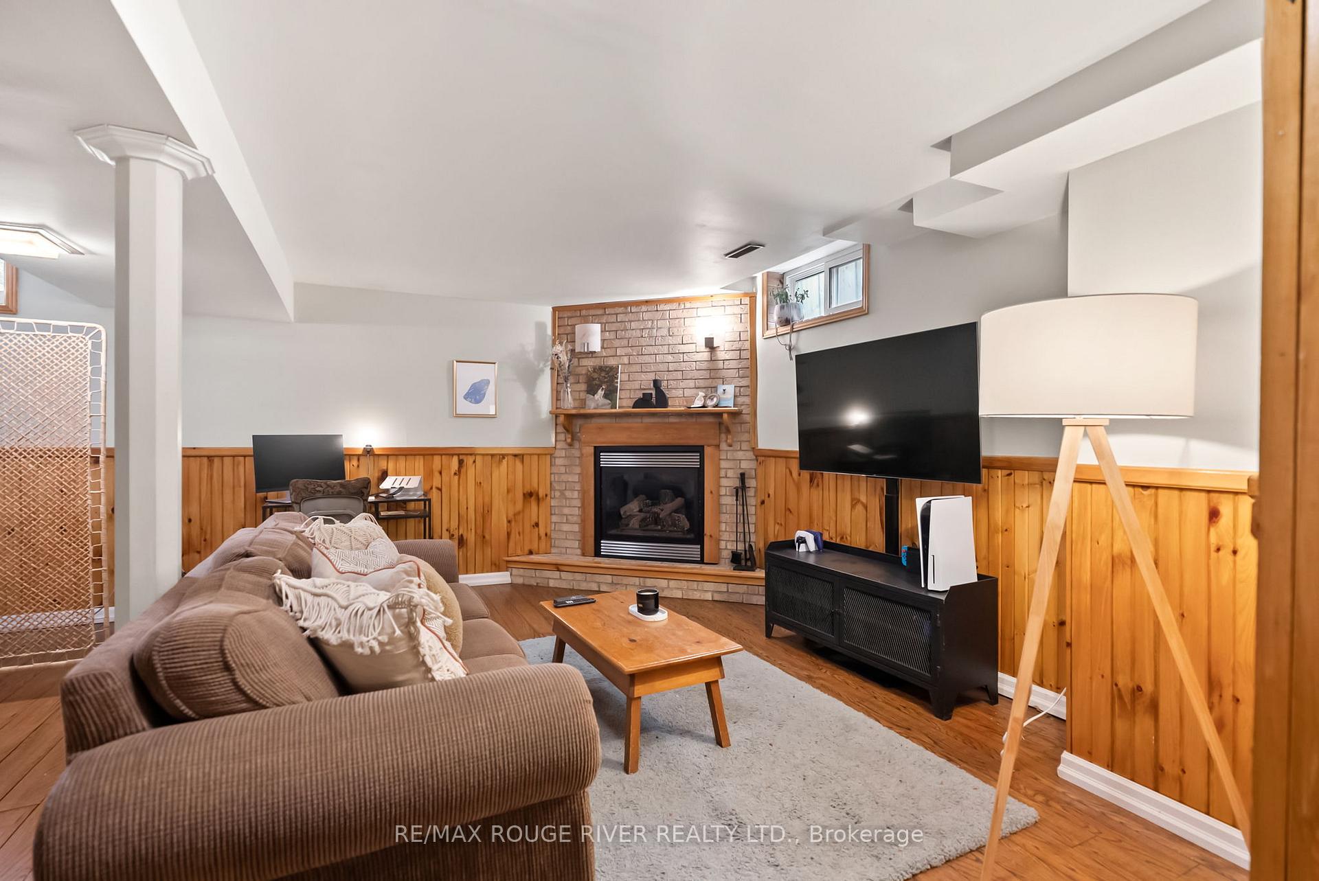Photo 25 of 554 Reynolds Street, Whitby, Downtown Whitby — HOMEH