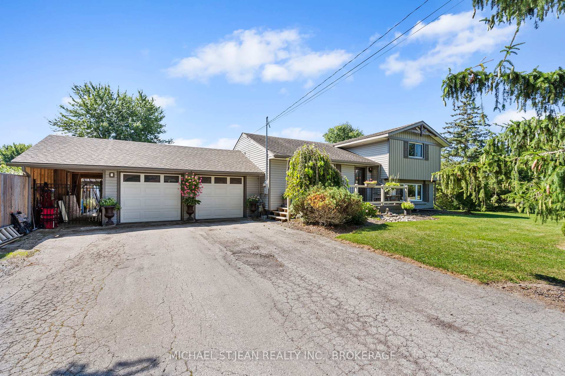Photo 3 of 539 Forks Road, Welland, Broadway — HOMEH
