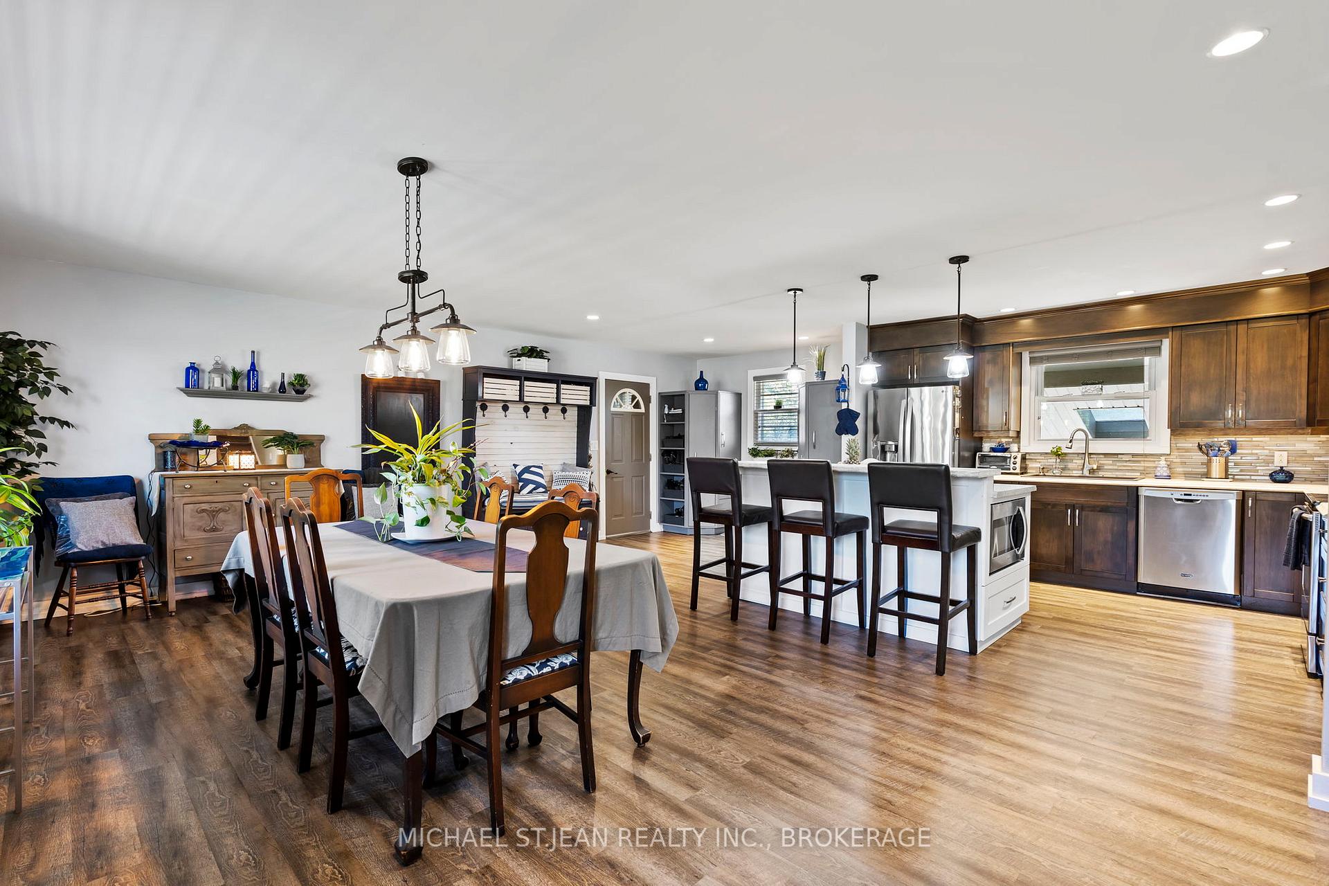 Photo 6 of 539 Forks Road, Welland, Broadway — HOMEH