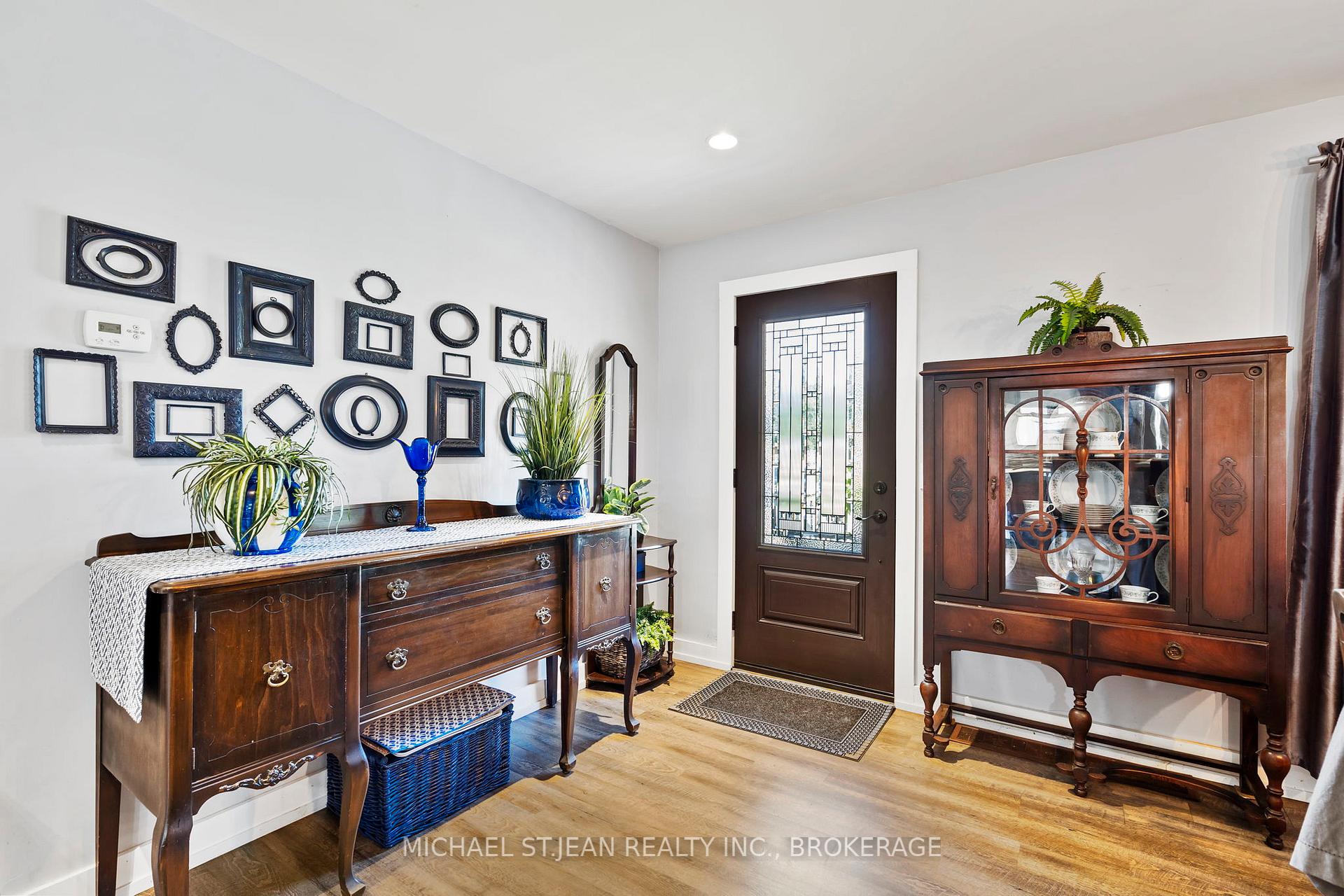 Photo 7 of 539 Forks Road, Welland, Broadway — HOMEH