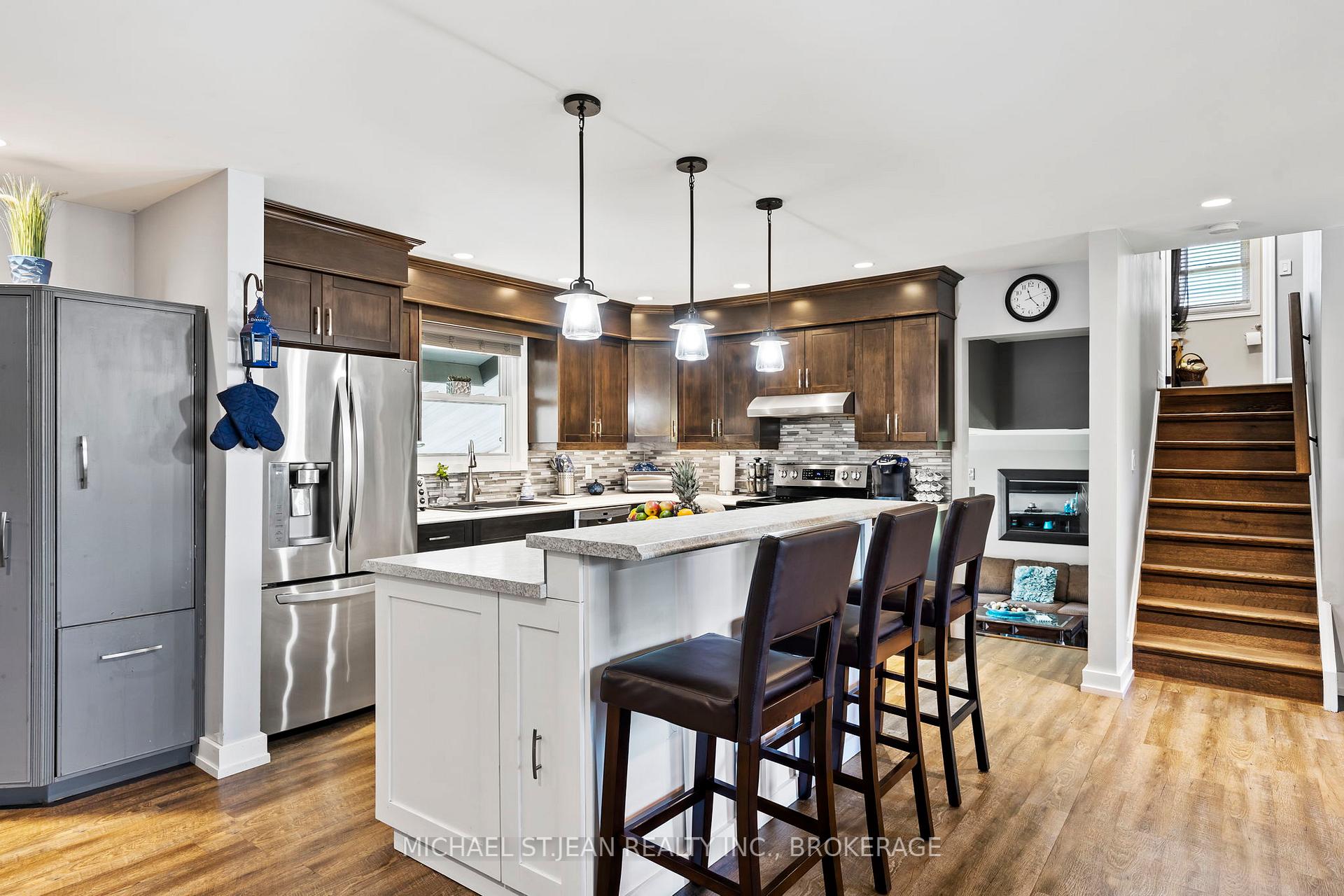 Photo 10 of 539 Forks Road, Welland, Broadway — HOMEH