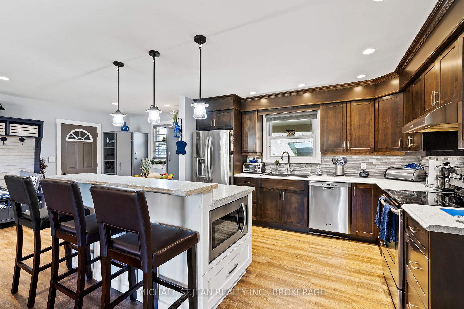 Photo 11 of 539 Forks Road, Welland, Broadway — HOMEH