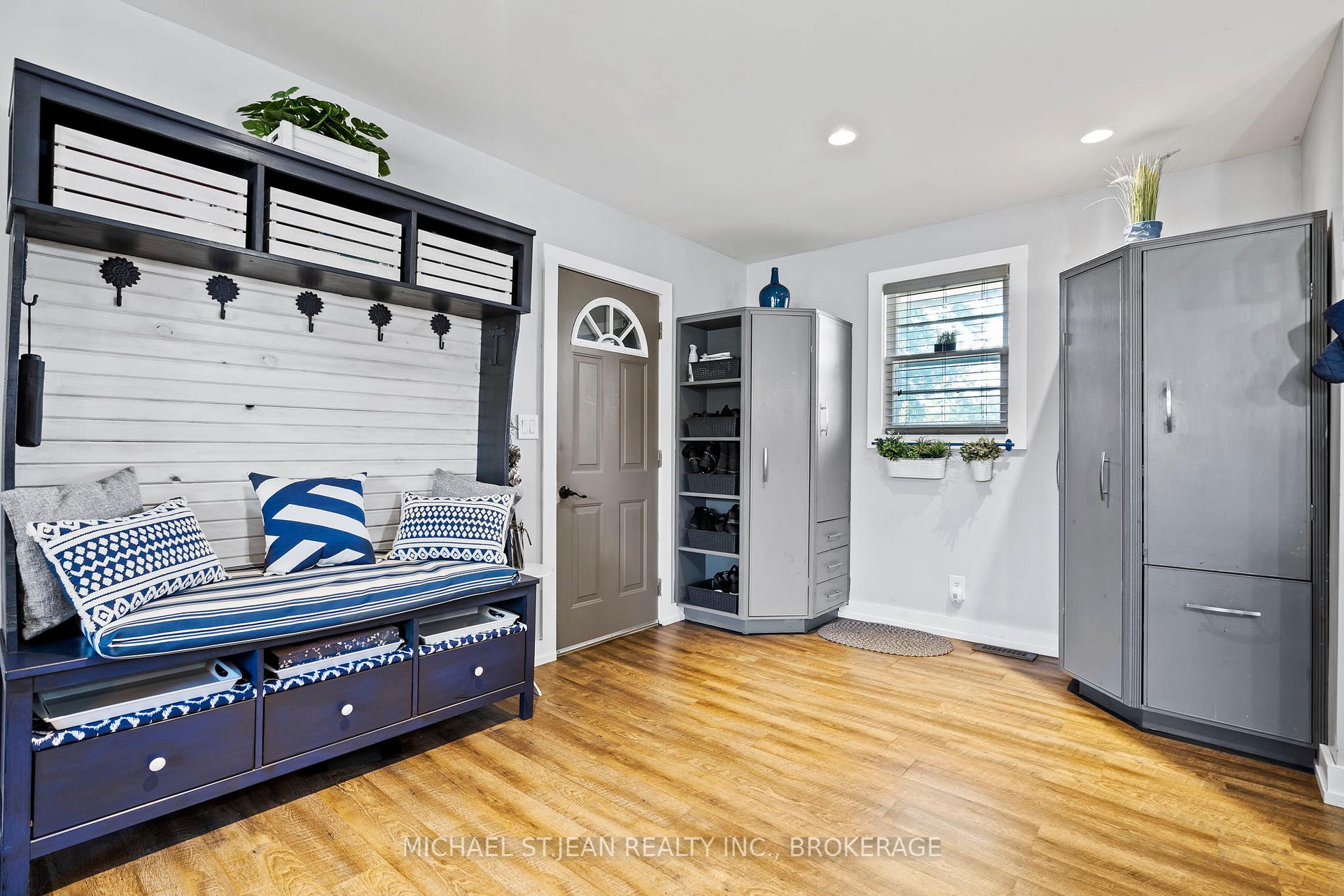 Photo 13 of 539 Forks Road, Welland, Broadway — HOMEH