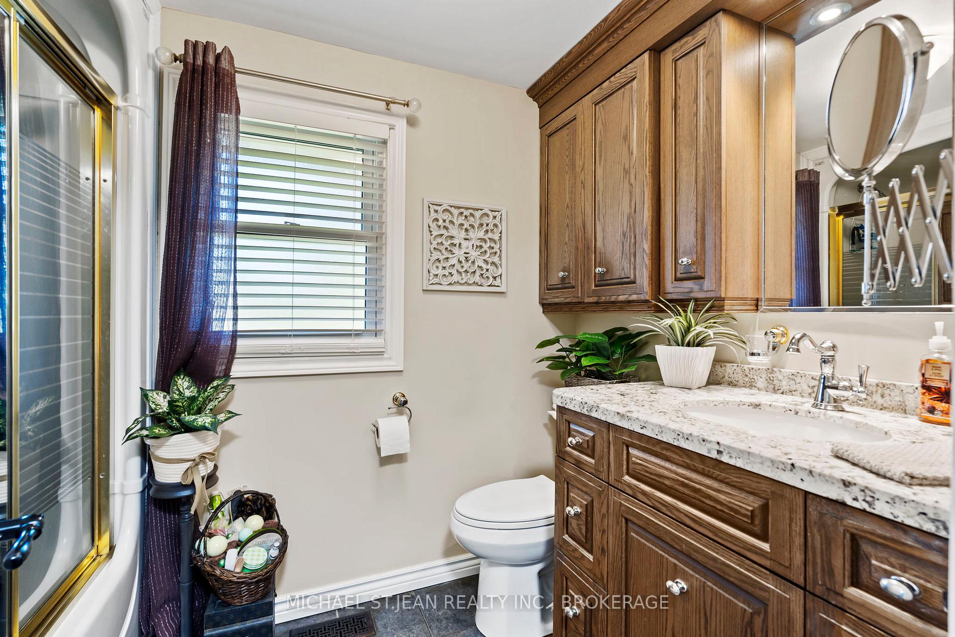 Photo 14 of 539 Forks Road, Welland, Broadway — HOMEH