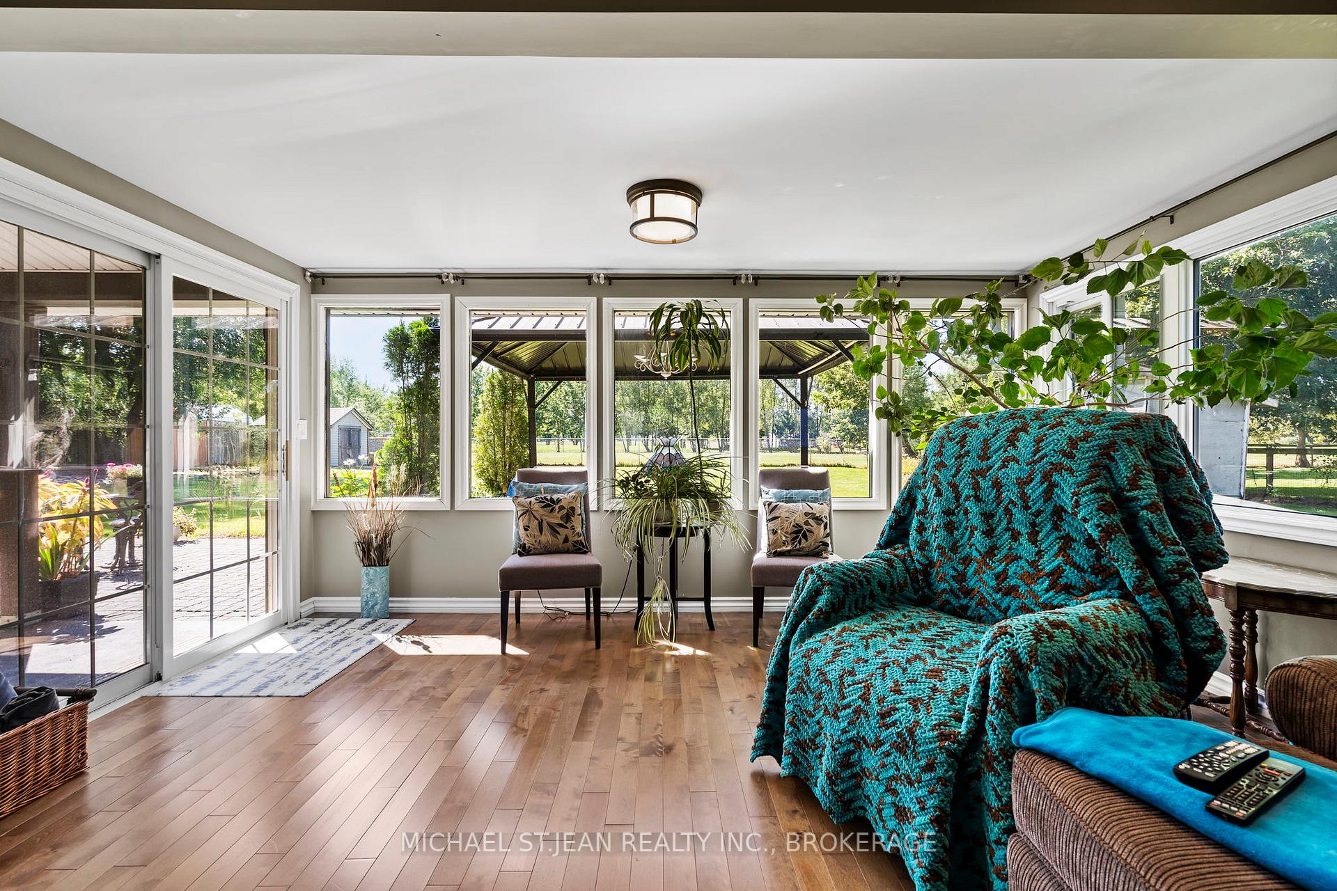 Photo 18 of 539 Forks Road, Welland, Broadway — HOMEH
