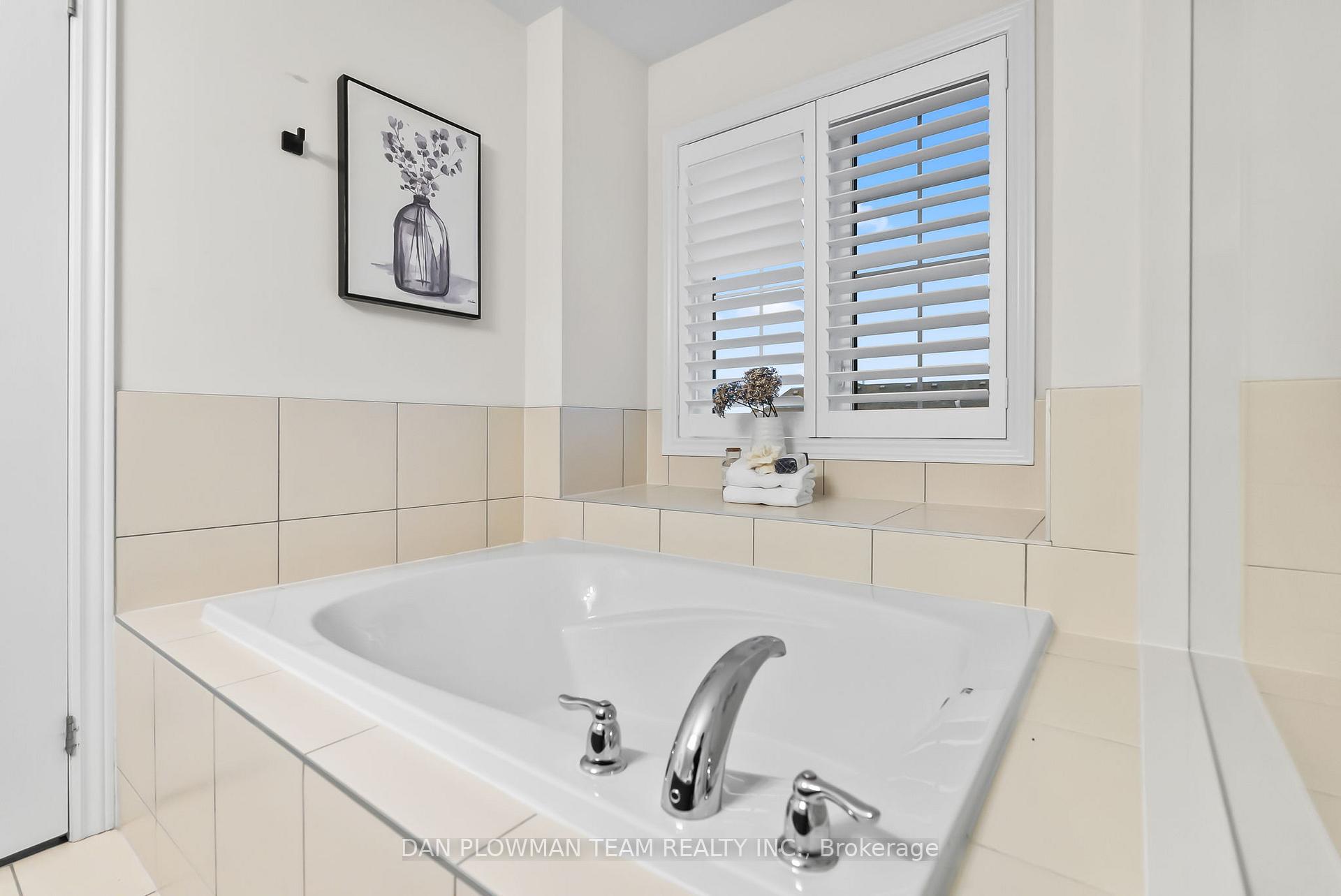 Photo 21 of 310 Coronation Road, Whitby, Rural Whitby — HOMEH