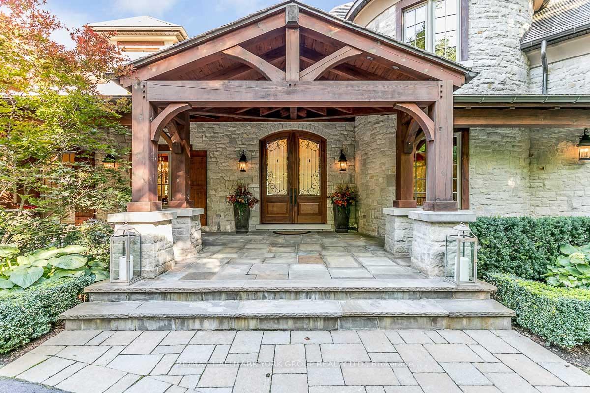Photo 3 of 16 Hunters Glen Road, Aurora, Aurora Estates — HOMEH