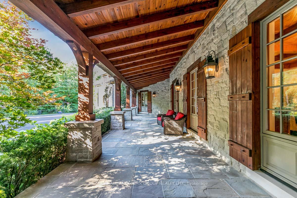 Photo 5 of 16 Hunters Glen Road, Aurora, Aurora Estates — HOMEH