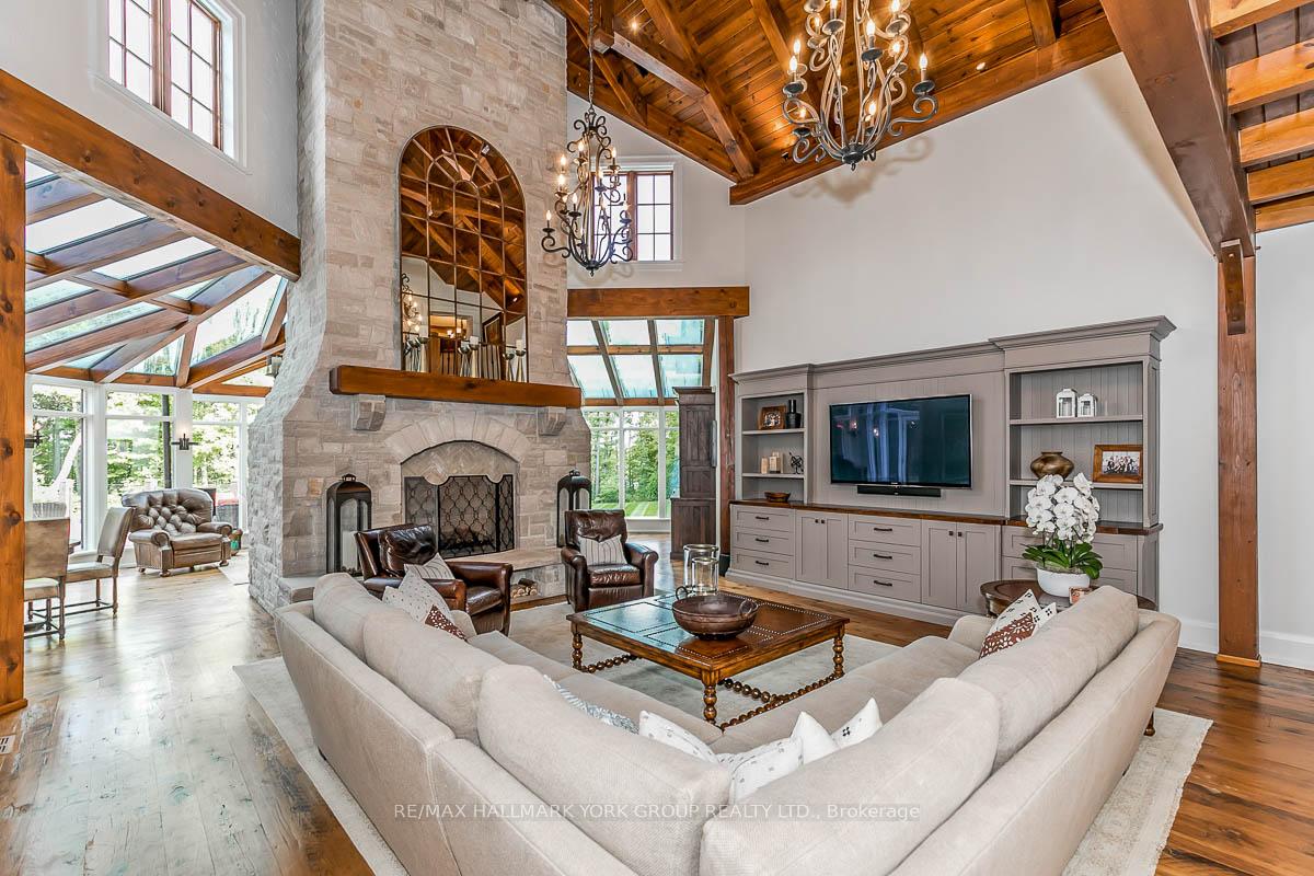 Photo 9 of 16 Hunters Glen Road, Aurora, Aurora Estates — HOMEH