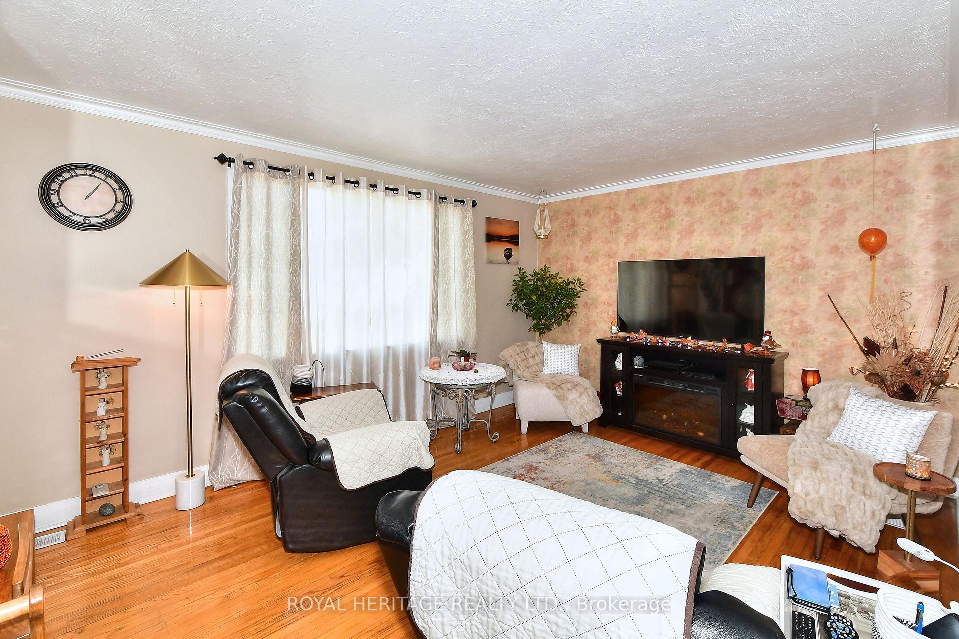 Photo 6 of 245 King George Street E, Peterborough, Otonabee Ward 1 — HOMEH