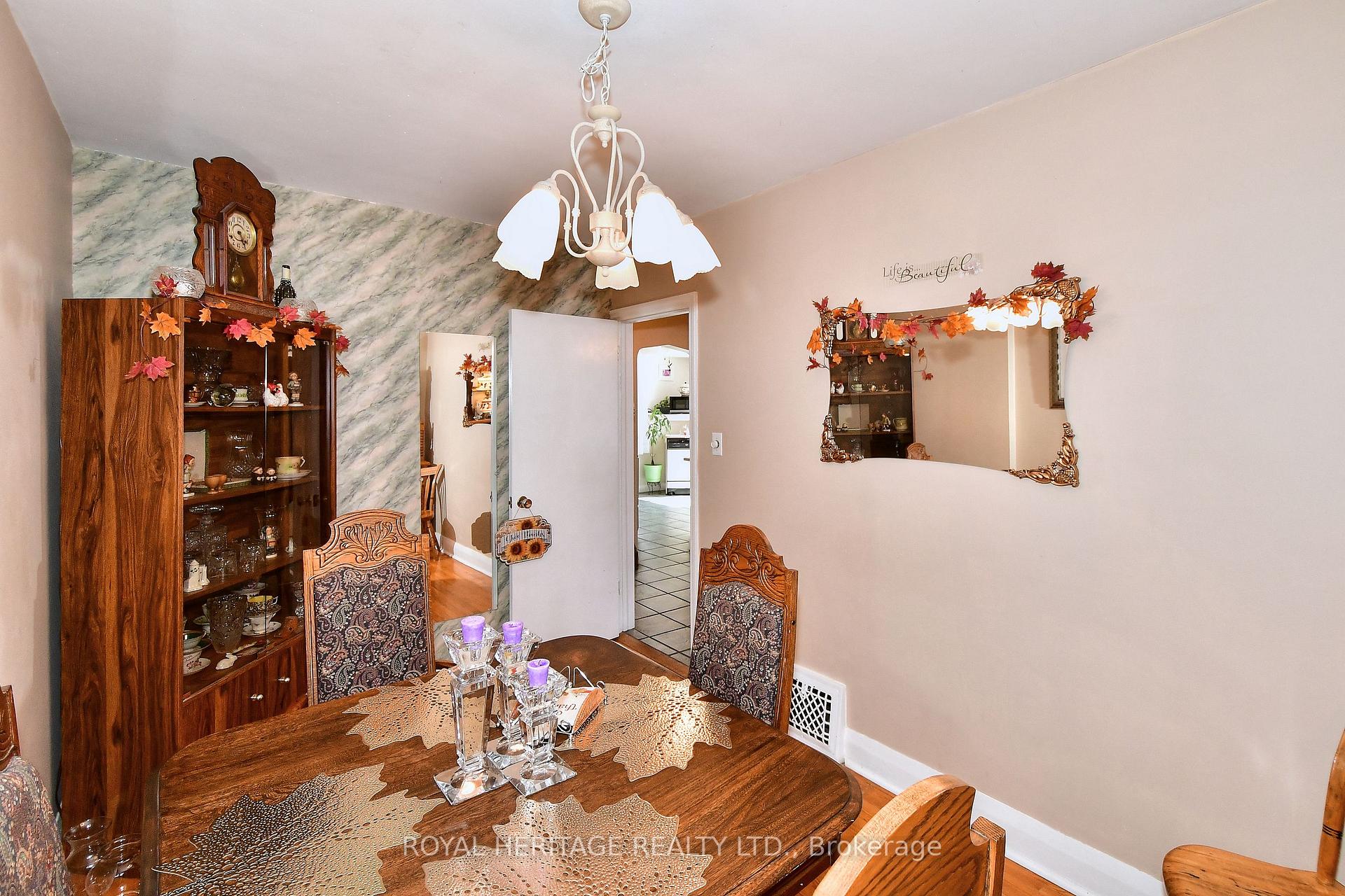Photo 13 of 245 King George Street E, Peterborough, Otonabee Ward 1 — HOMEH