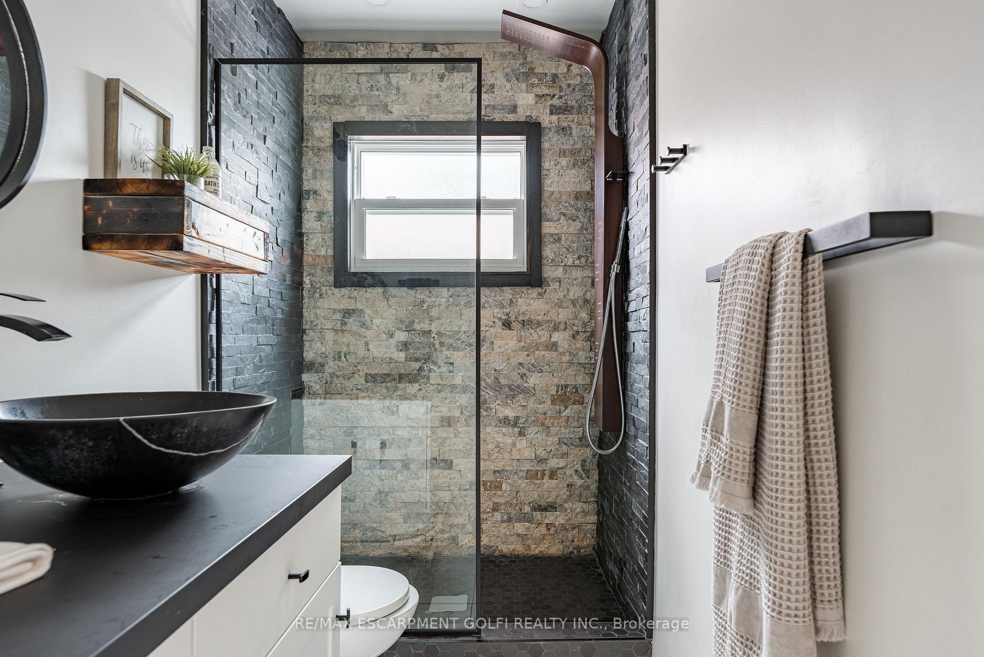 Photo 24 of 290 Mcalpine Avenue S, Welland, Lincoln/Crowland — HOMEH