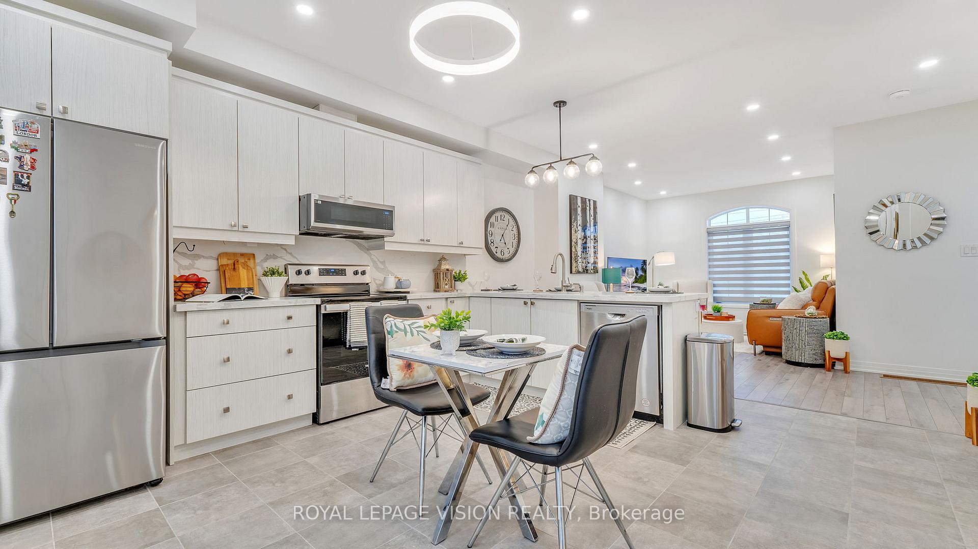 Photo 13 of 1 Selfridge Way, Whitby, Downtown Whitby — HOMEH