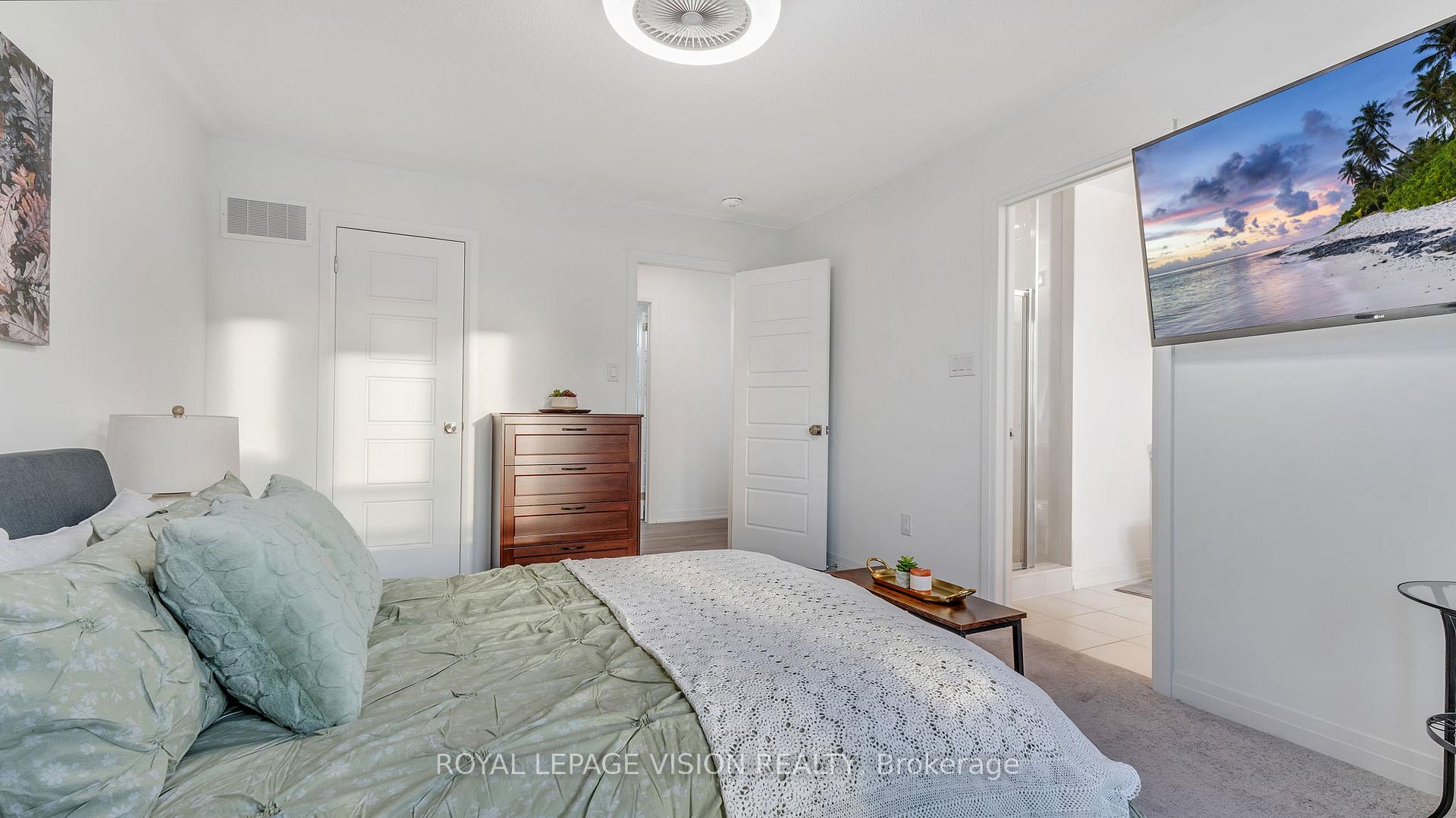 Photo 18 of 1 Selfridge Way, Whitby, Downtown Whitby — HOMEH