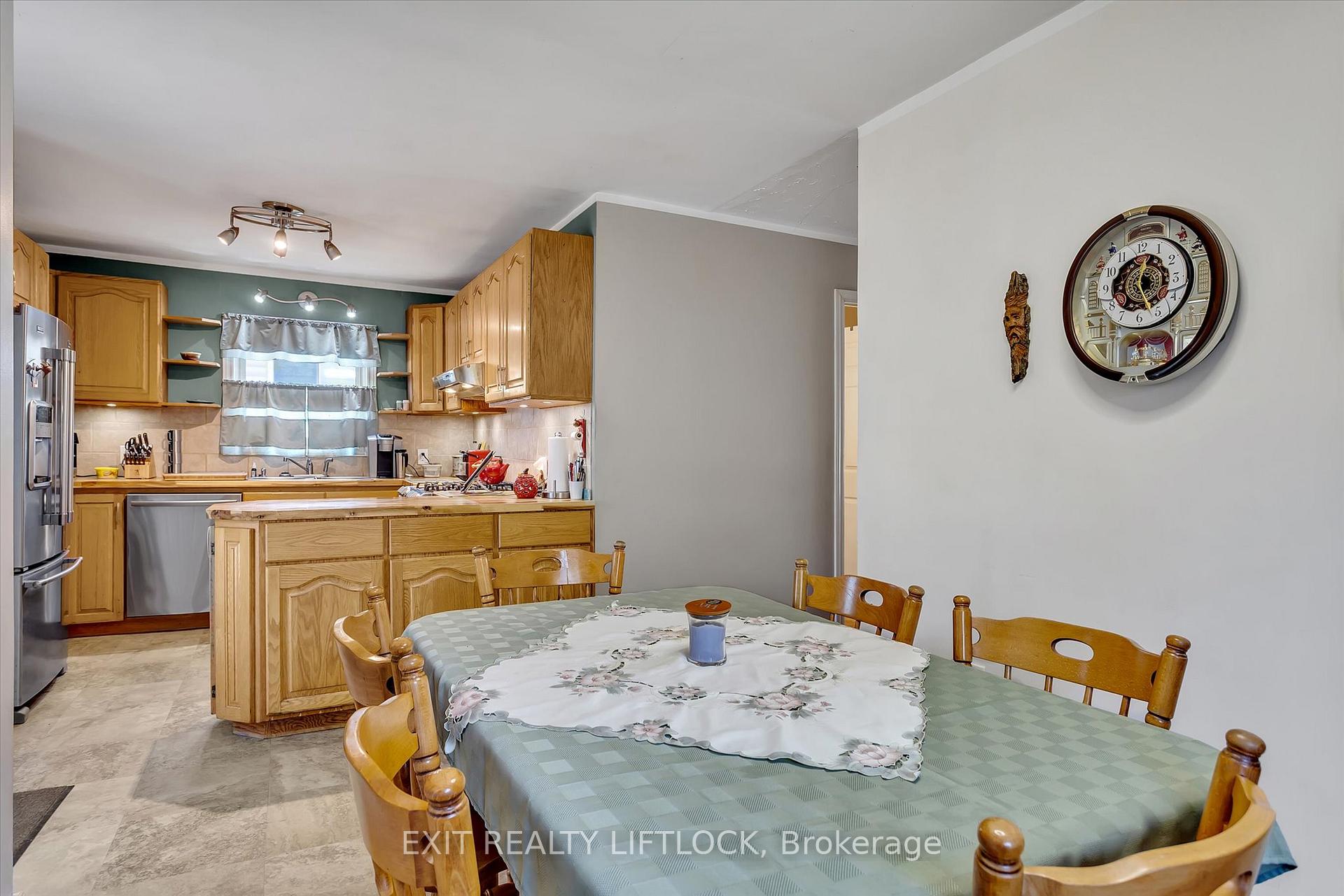 Photo 5 of 448 Howden Street, Peterborough, Otonabee Ward 1 — HOMEH