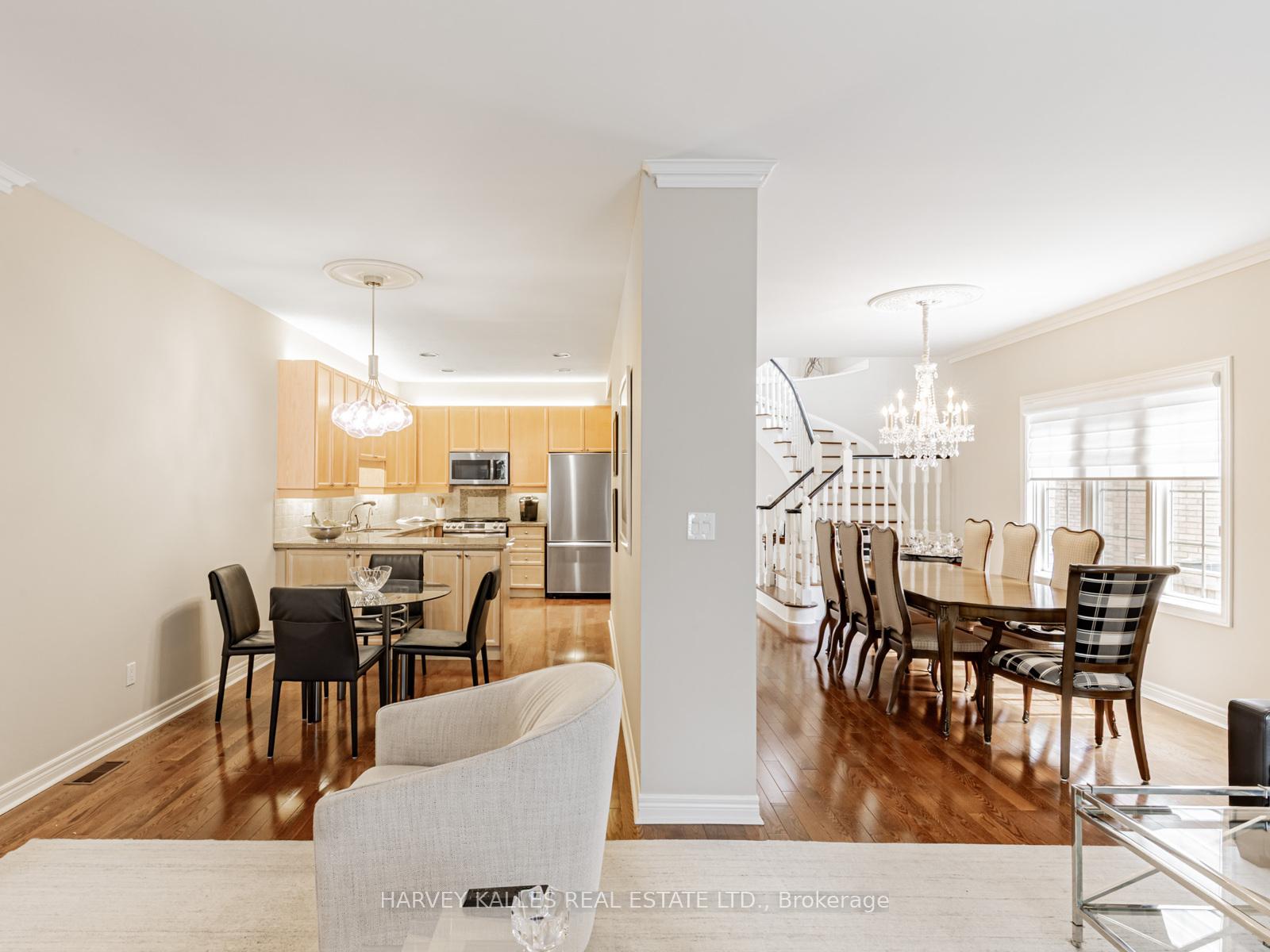 Photo 8 of 195 Kingsbridge Circle, Vaughan, Beverley Glen — HOMEH