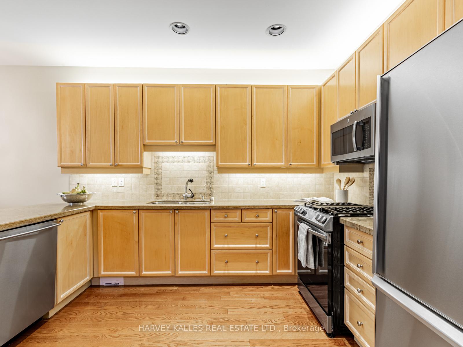 Photo 14 of 195 Kingsbridge Circle, Vaughan, Beverley Glen — HOMEH