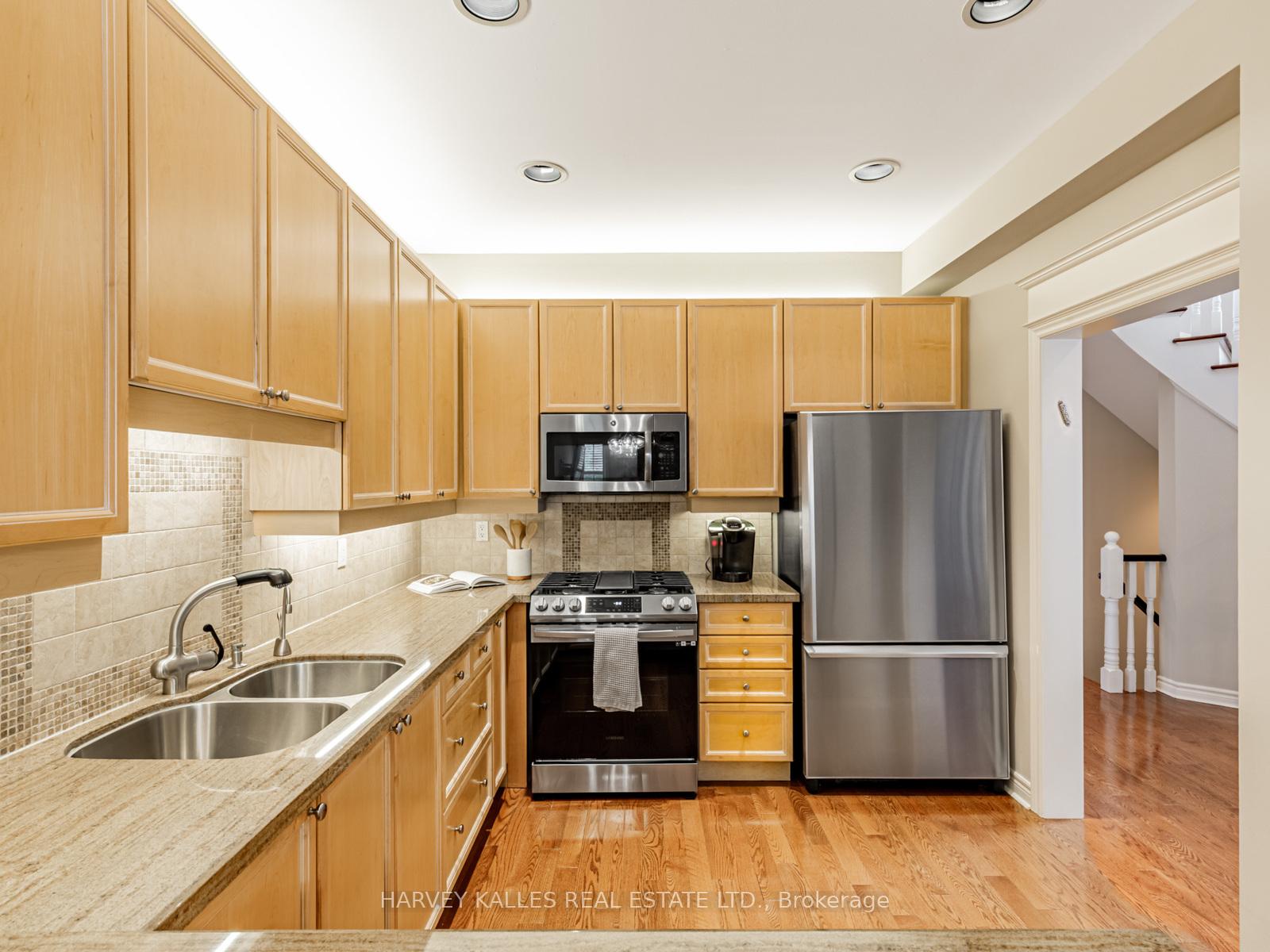 Photo 16 of 195 Kingsbridge Circle, Vaughan, Beverley Glen — HOMEH