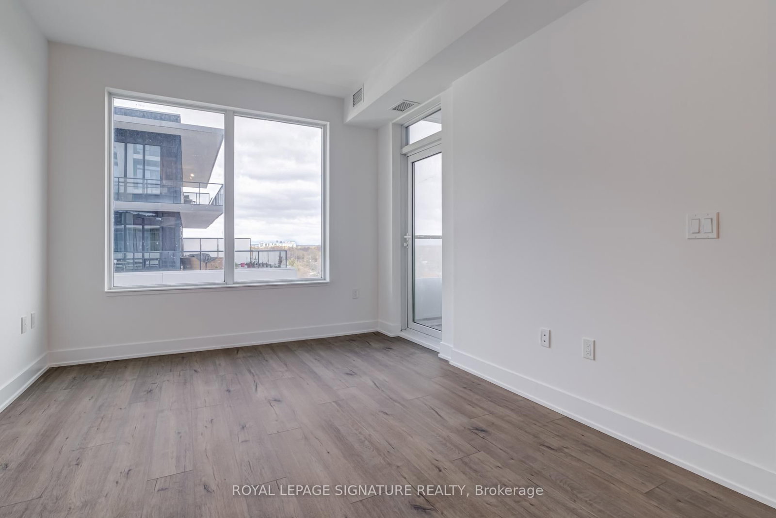 Photo 8 of Unit 604, 2 Teagarden Crt, North York, Willowdale East — HOMEH