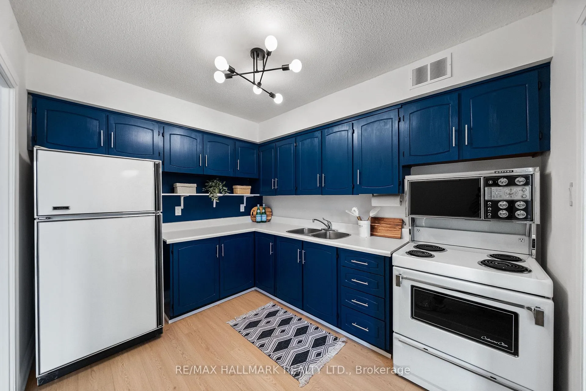 Photo 9 of Unit 209, 35 Ormskirk Avenue, Toronto, High Park-Swansea — HOMEH