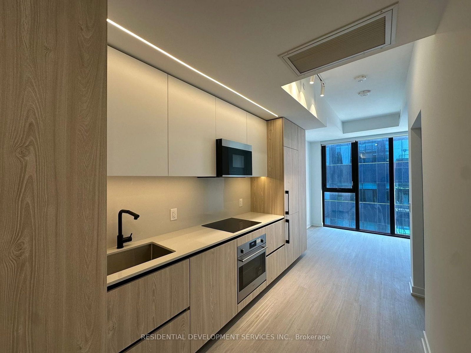 Photo 5 of Unit 712, 699 Sheppard Ave E, North York, Bayview Village — HOMEH