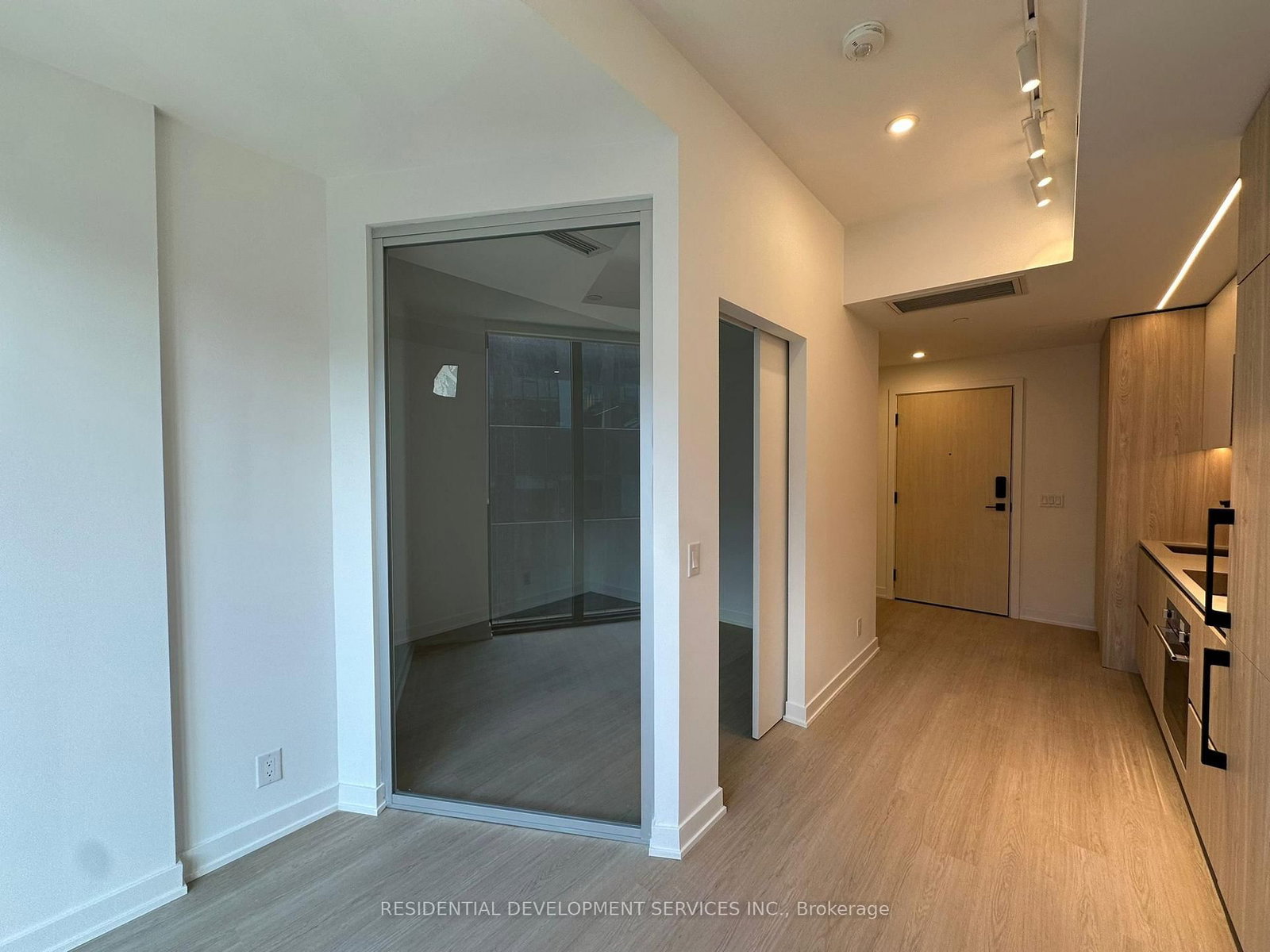 Photo 3 of Unit 712, 699 Sheppard Ave E, North York, Bayview Village — HOMEH