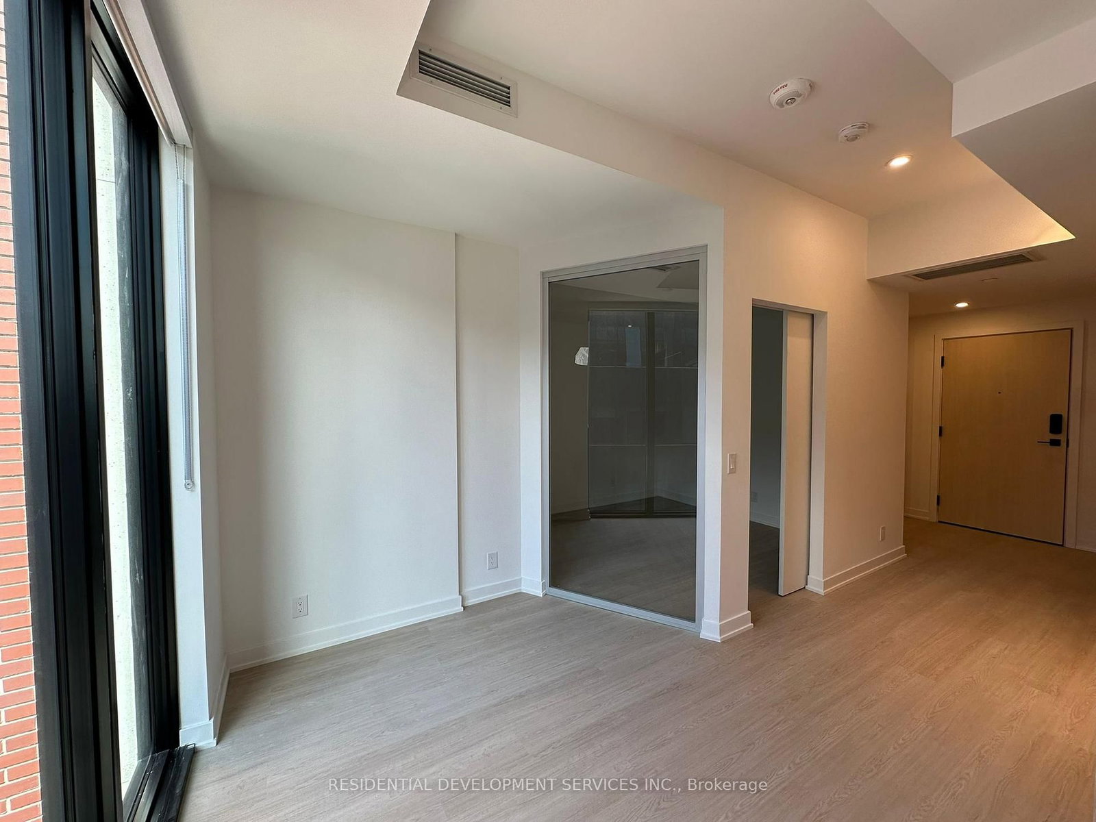 Photo 4 of Unit 712, 699 Sheppard Ave E, North York, Bayview Village — HOMEH