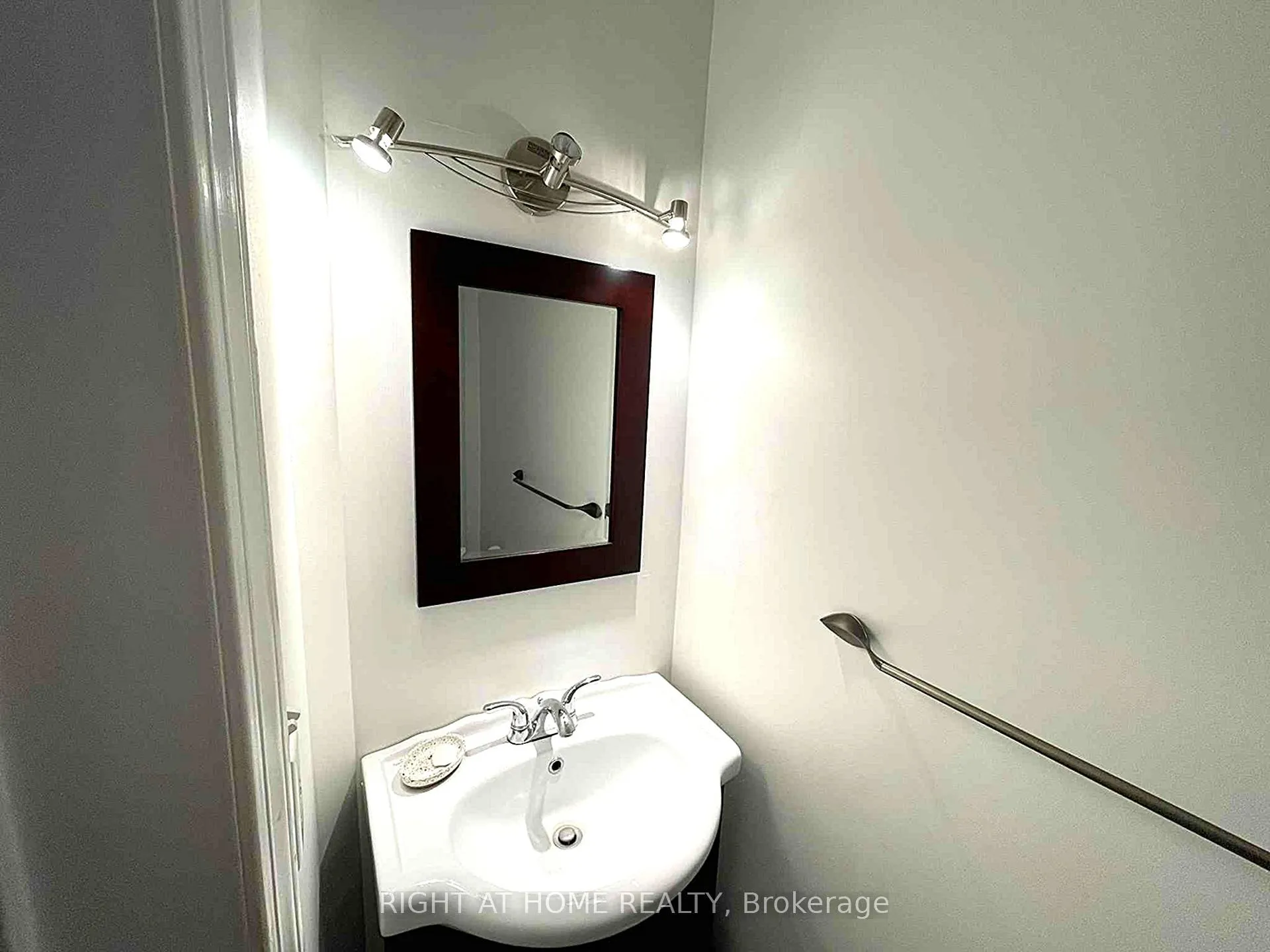 Photo 5 of 294 Ferndale Drive S, Barrie, Ardagh — HOMEH