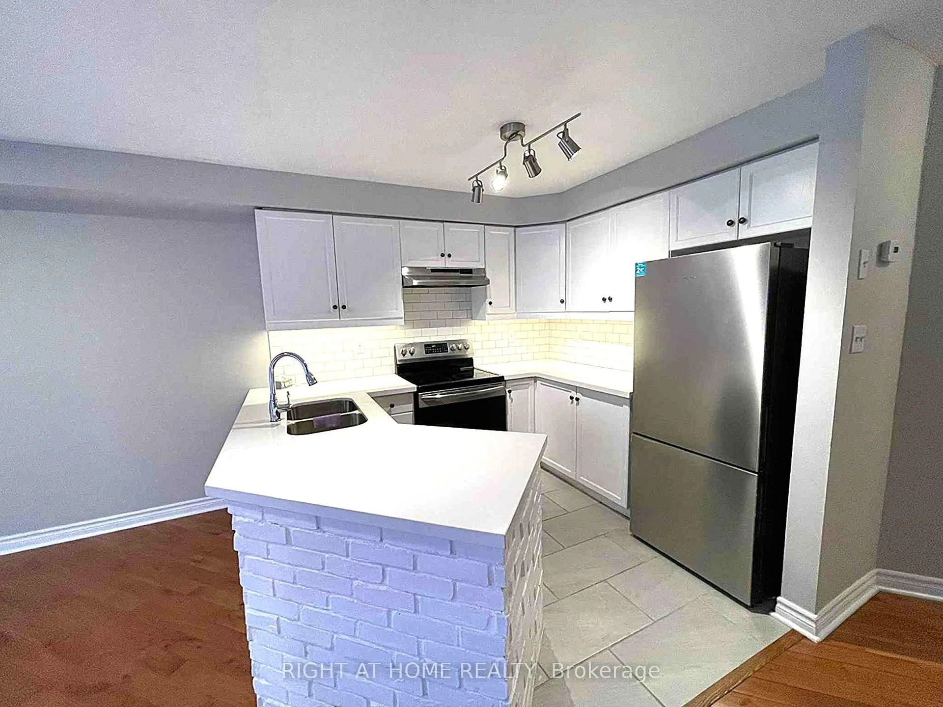 Photo 10 of 294 Ferndale Drive S, Barrie, Ardagh — HOMEH