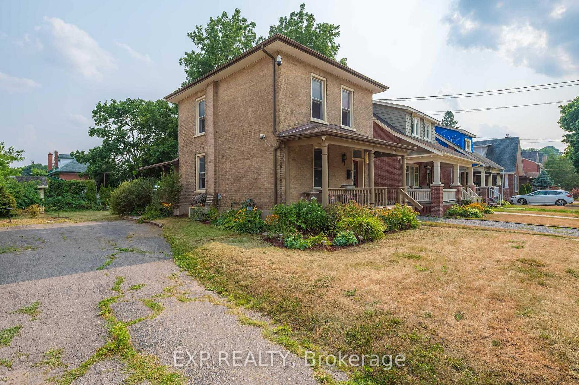 Front of 577 Bolivar Street
