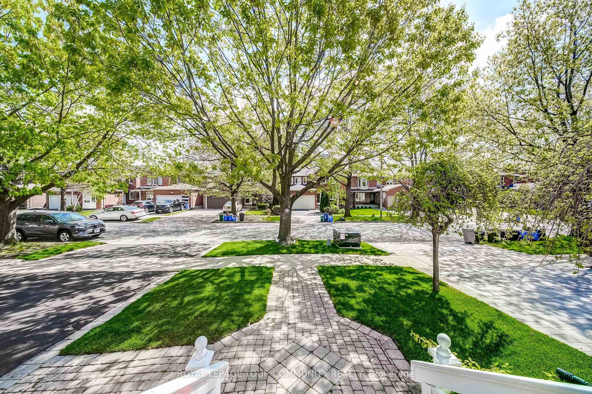 Photo 3 of 22 Zahavy Drive, Vaughan, Brownridge — HOMEH