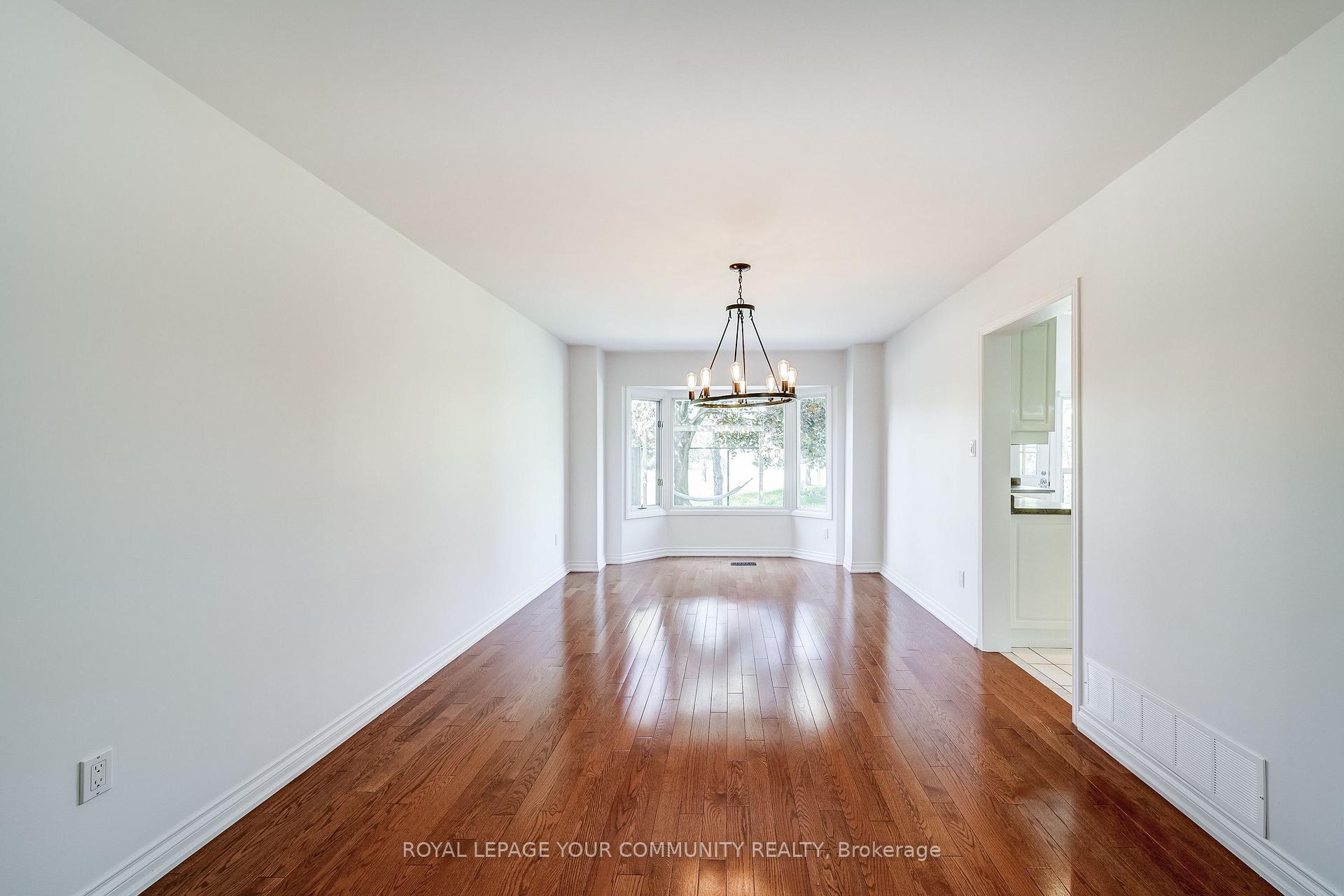 Photo 5 of 22 Zahavy Drive, Vaughan, Brownridge — HOMEH