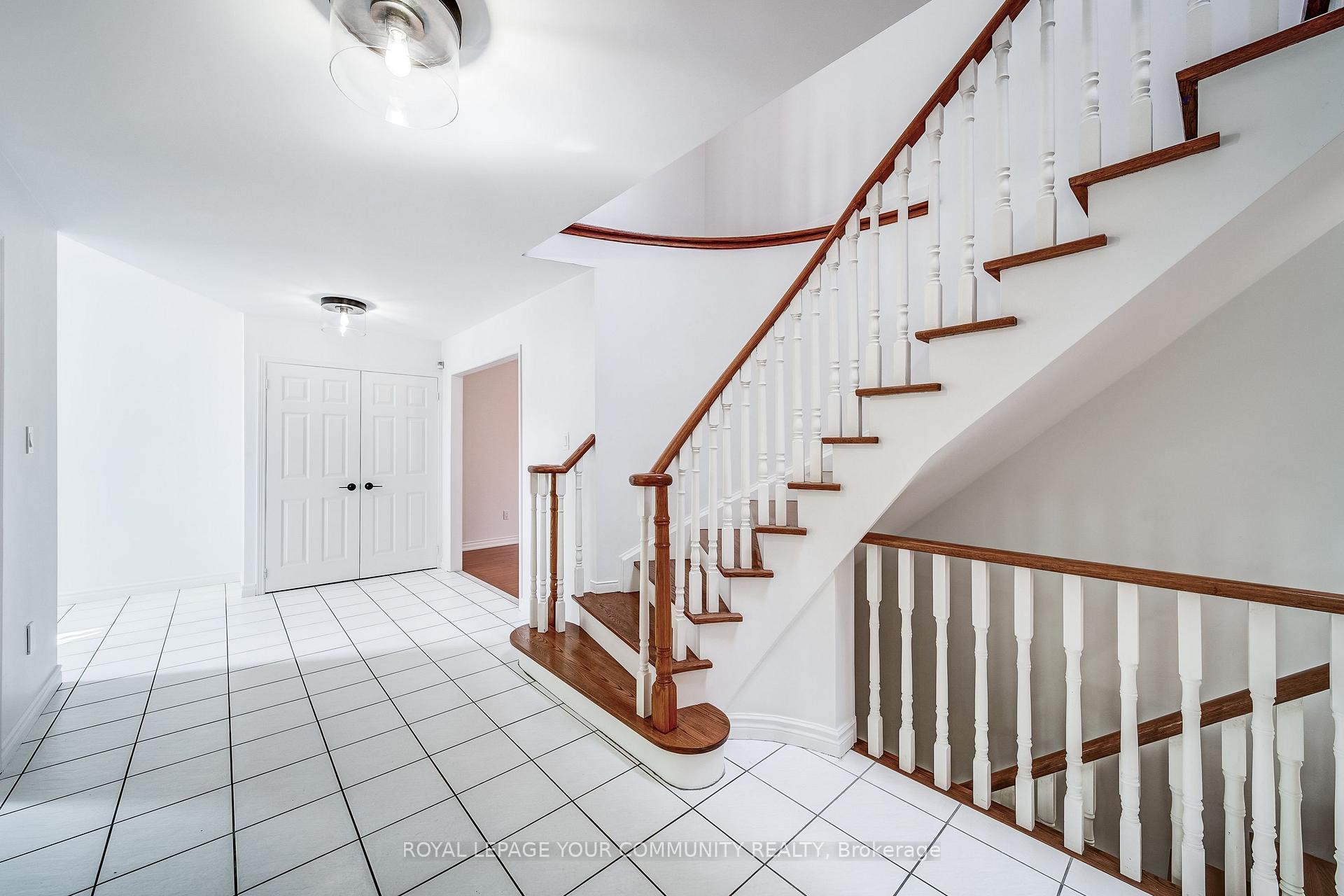Photo 7 of 22 Zahavy Drive, Vaughan, Brownridge — HOMEH