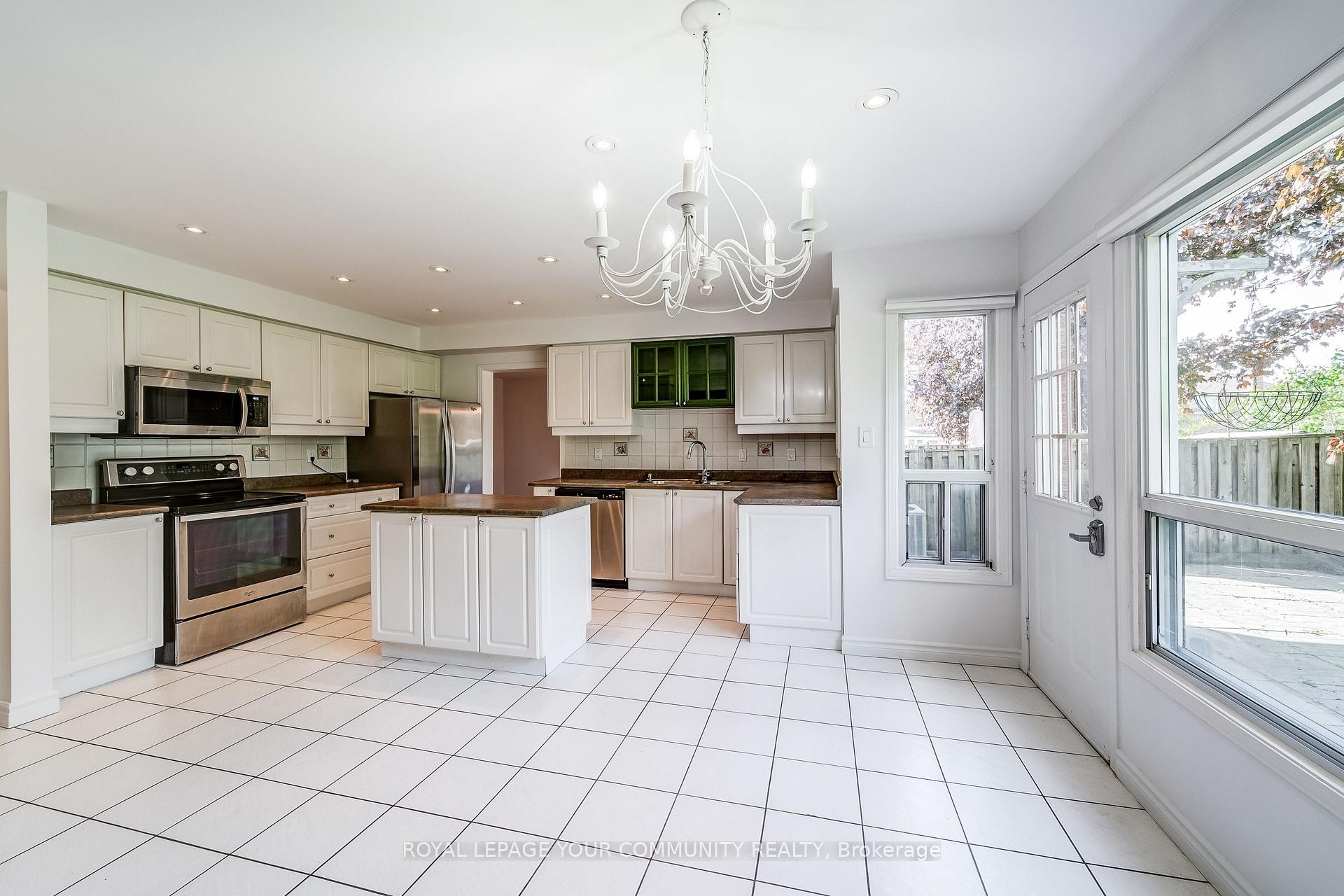 Photo 19 of 22 Zahavy Drive, Vaughan, Brownridge — HOMEH