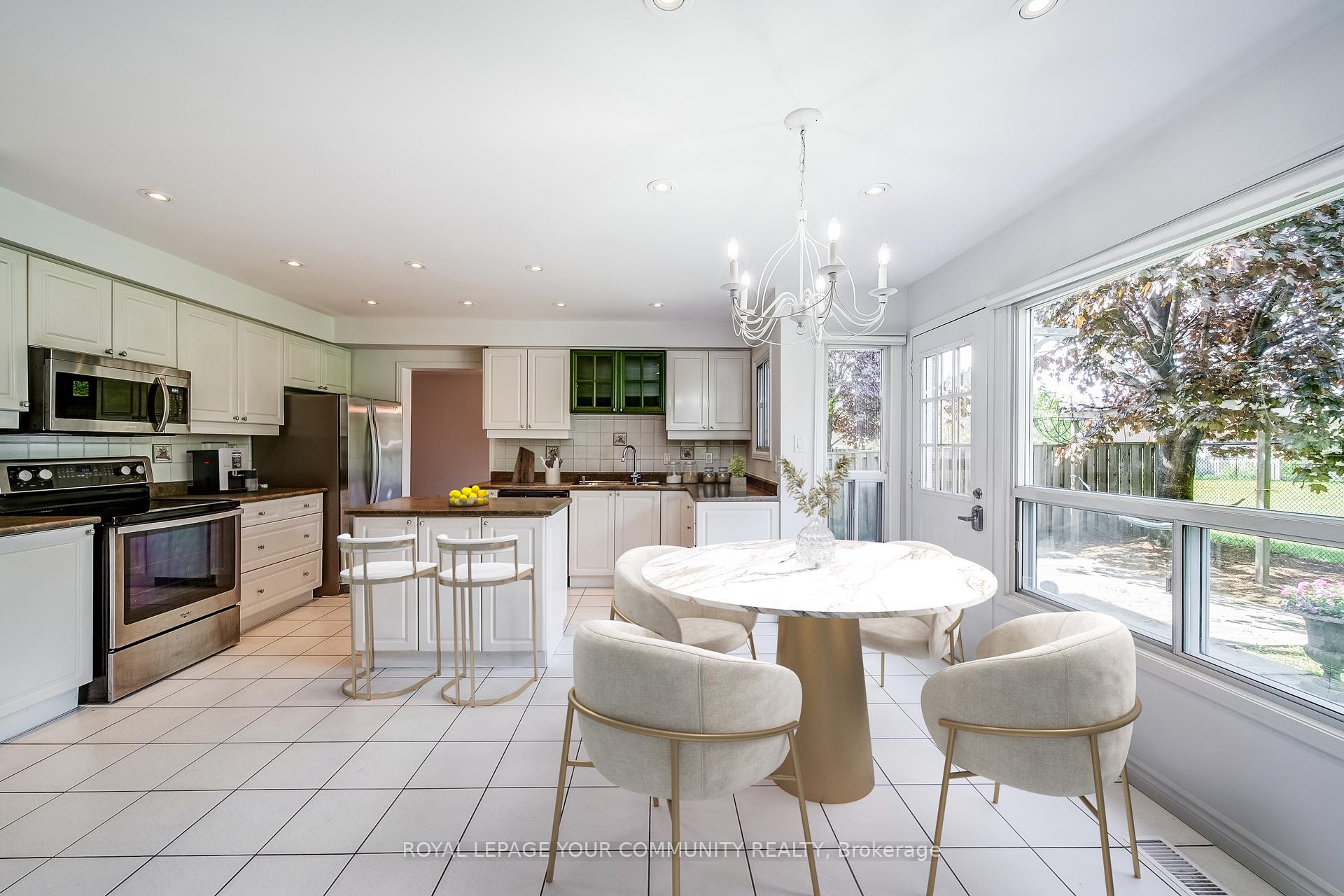 Photo 20 of 22 Zahavy Drive, Vaughan, Brownridge — HOMEH