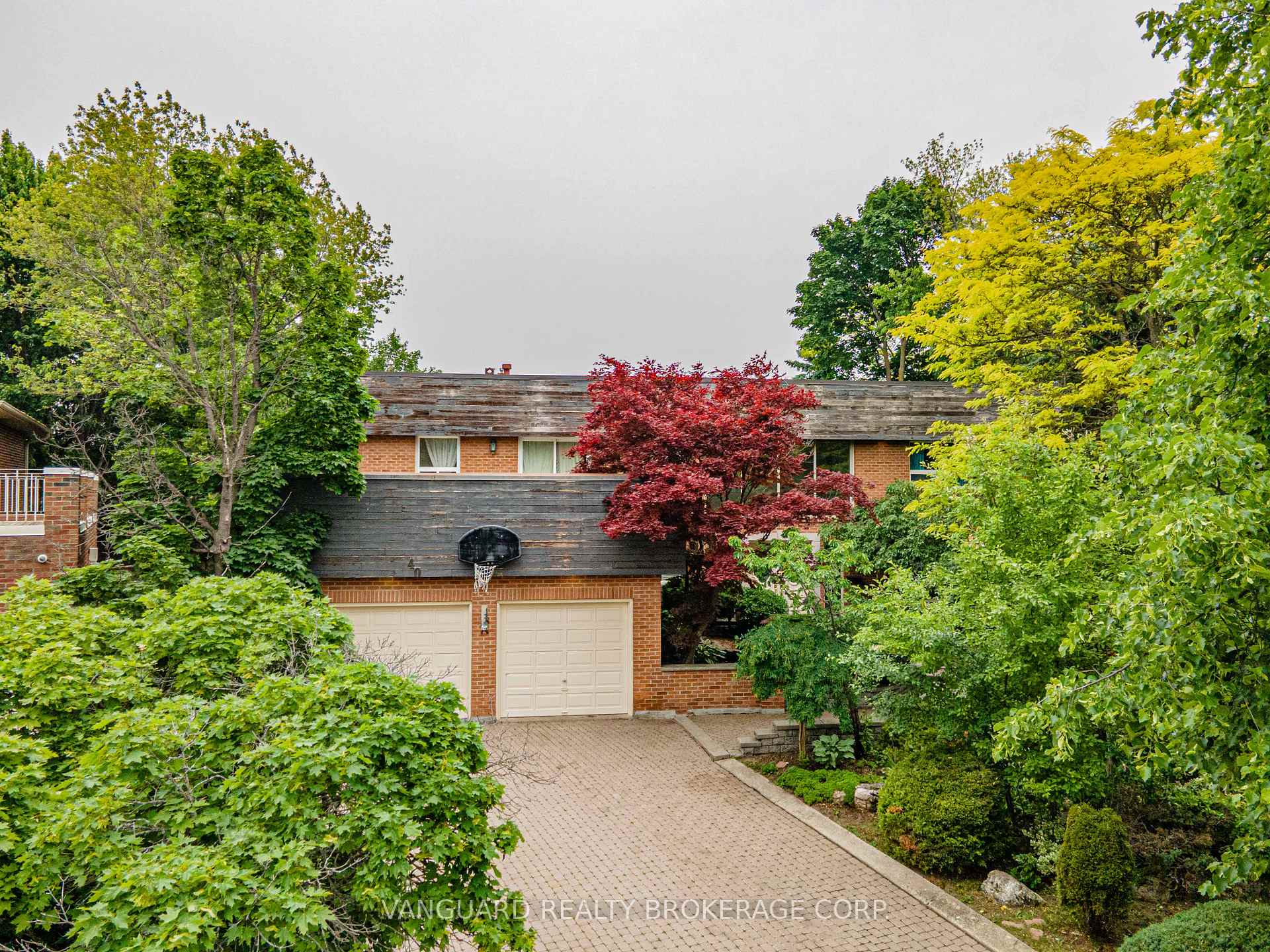 Front of 40 Colton Crescent N