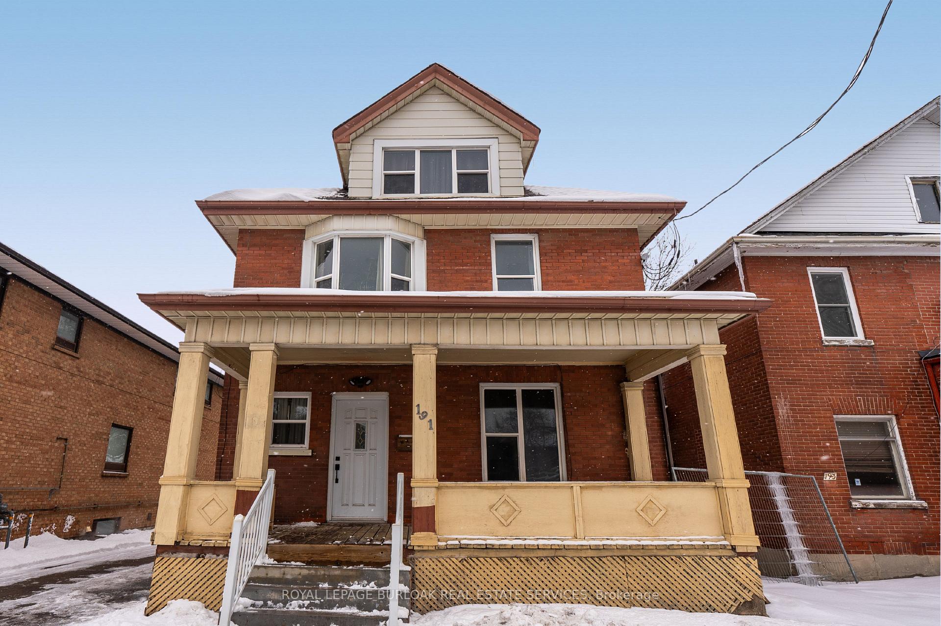Front of 191 Simcoe Street S